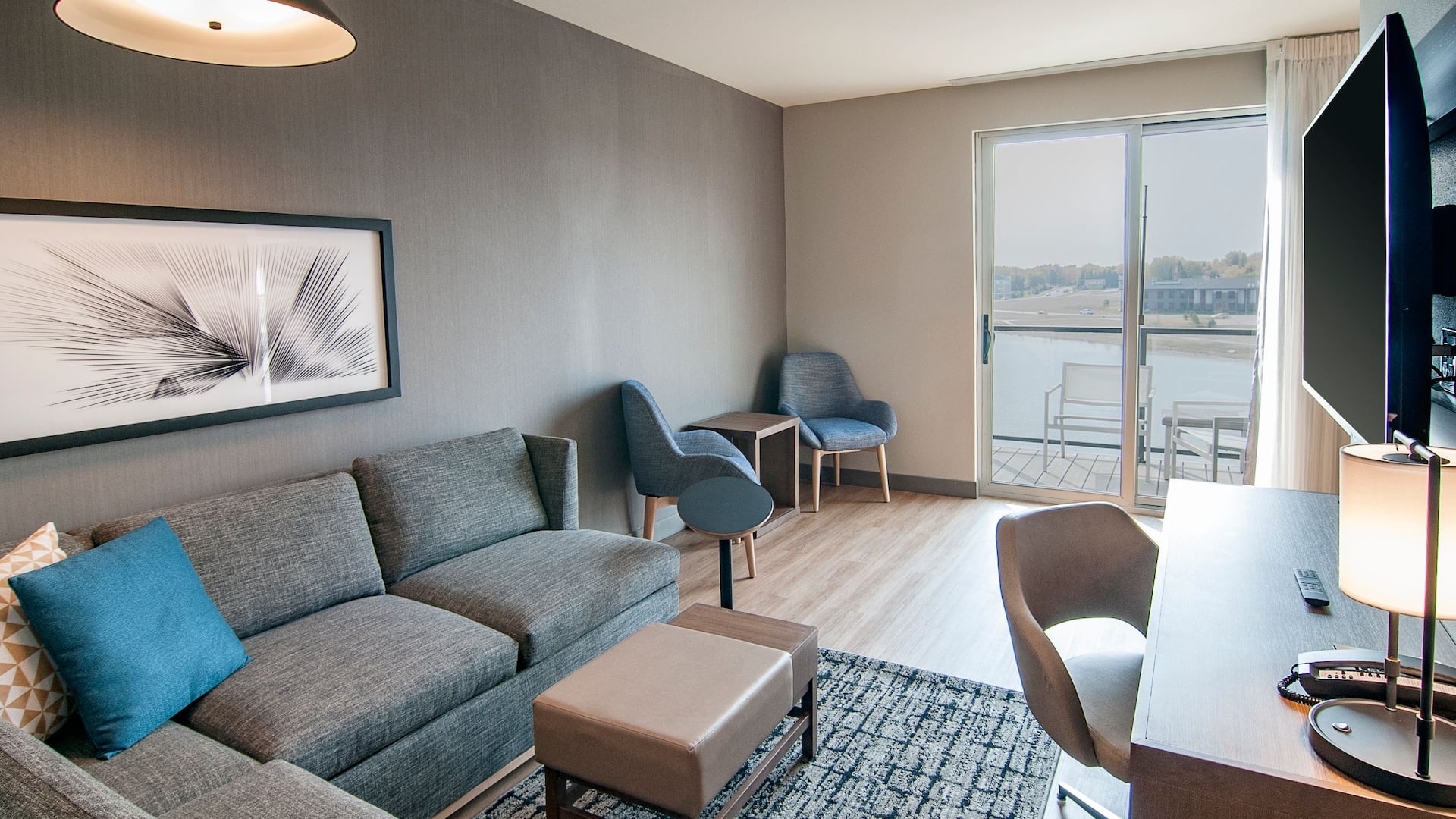 Hyatt Place Sioux Falls – South King Suite