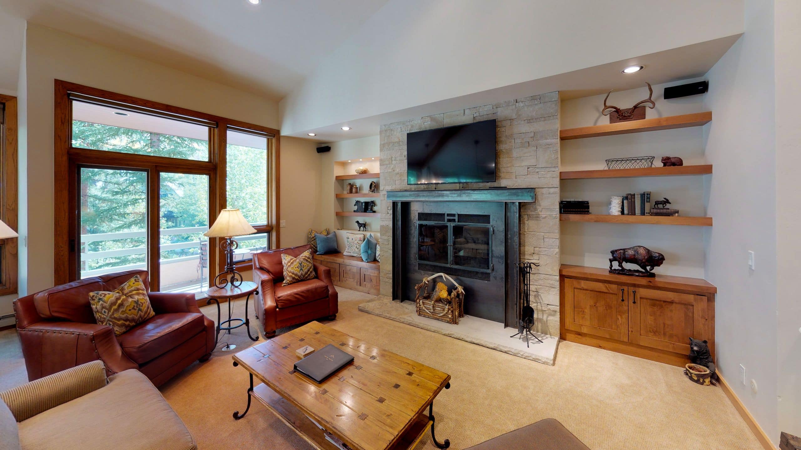 4 de 4 Vail Residences at Cascade Village Millrace 5D Living Room Three Bedroom Platinum