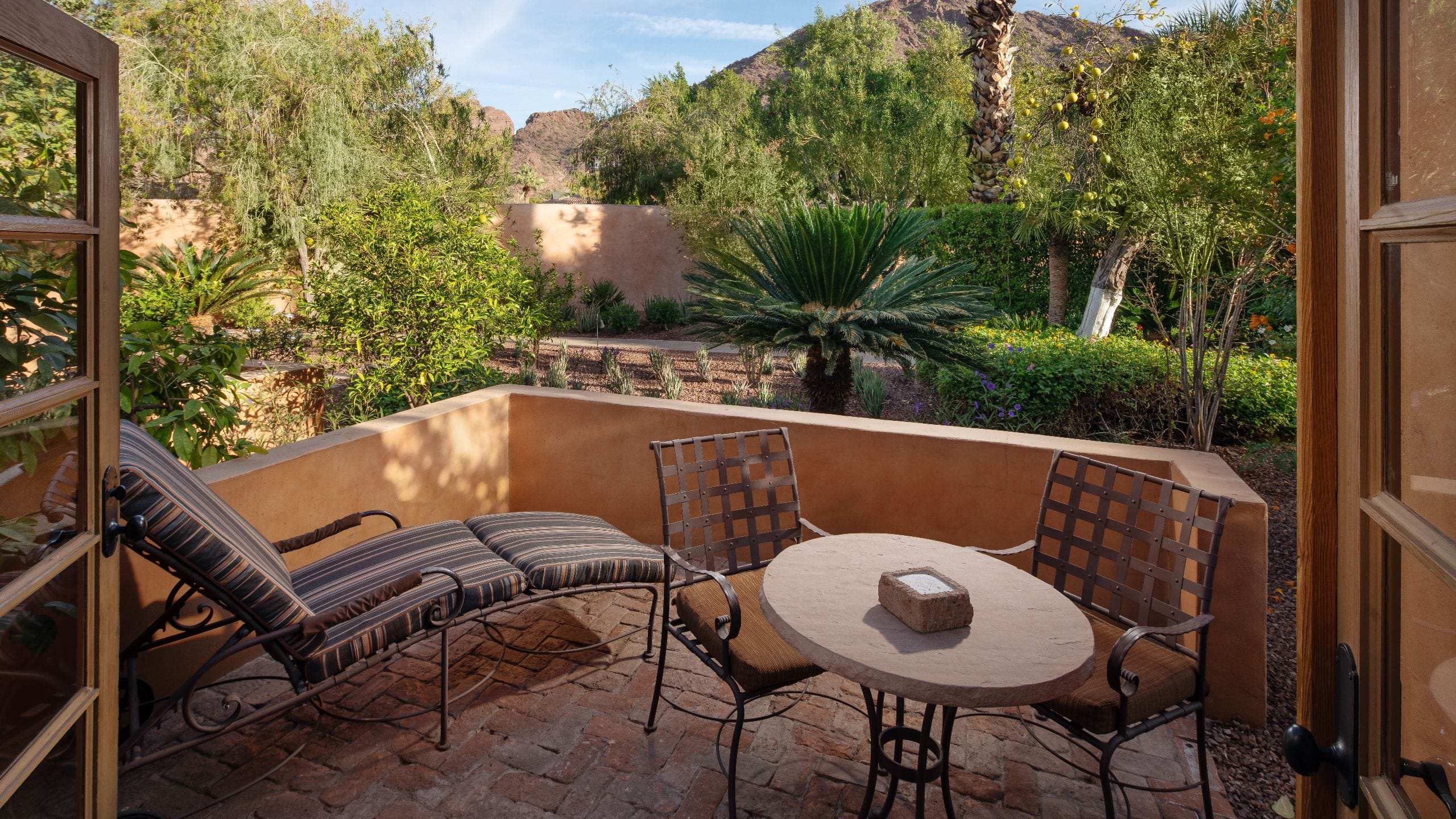 2/4 Royal Palms Resort and Spa Designer King Casita View