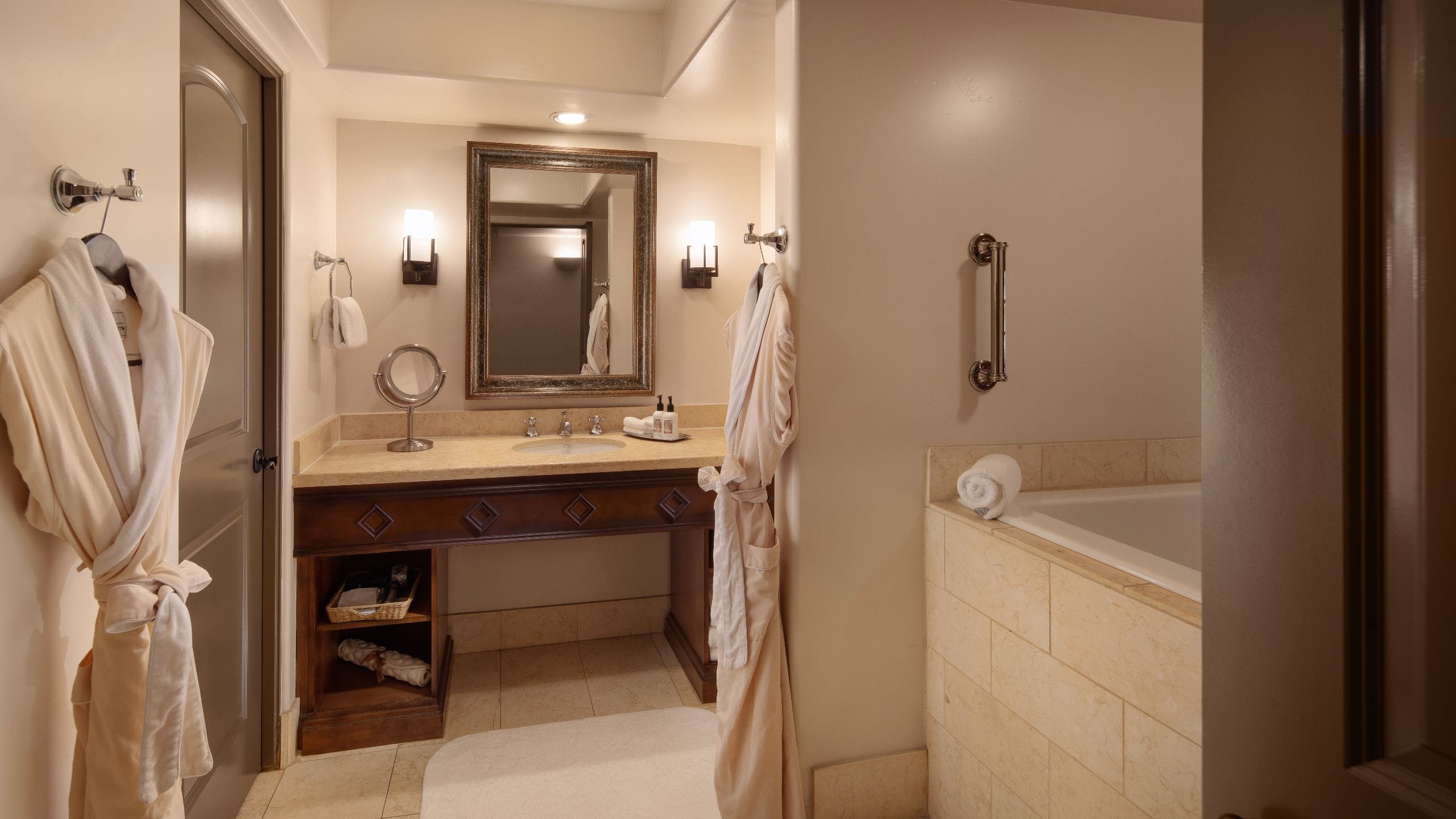 3/3 Royal Palms Resort and Spa King Camelback View Terrace Bathroom