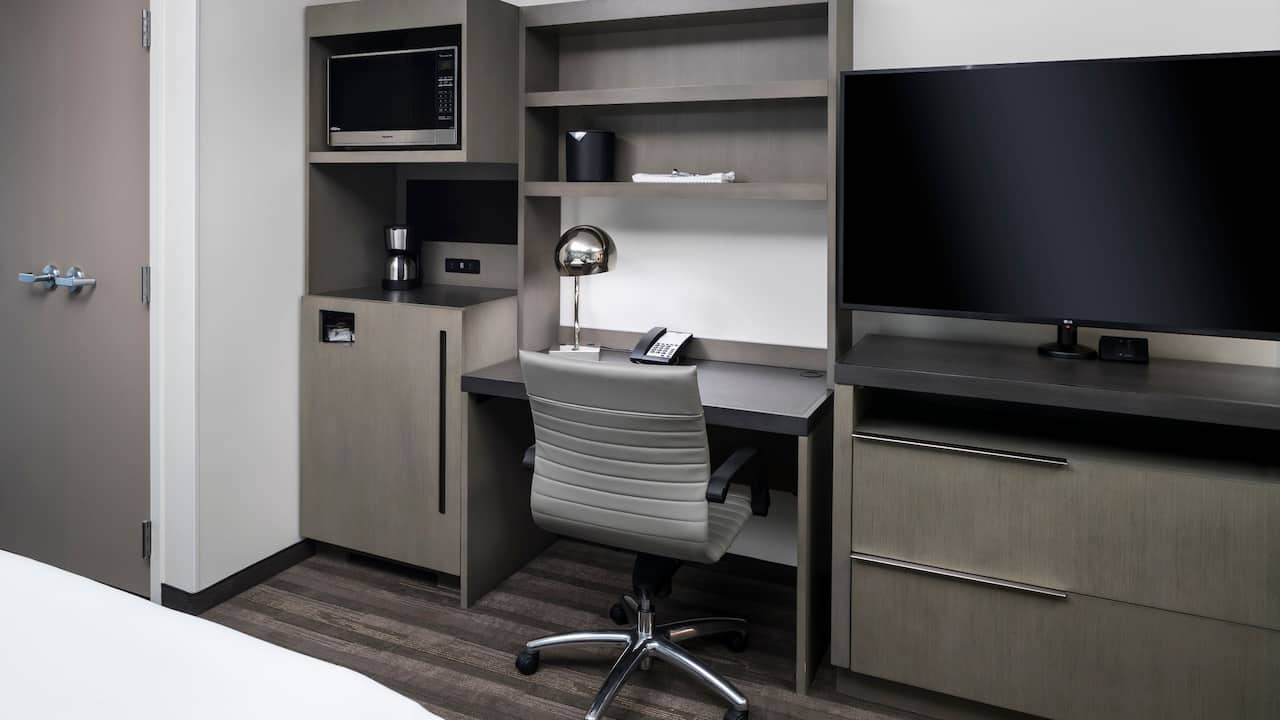 Den Queen Desk