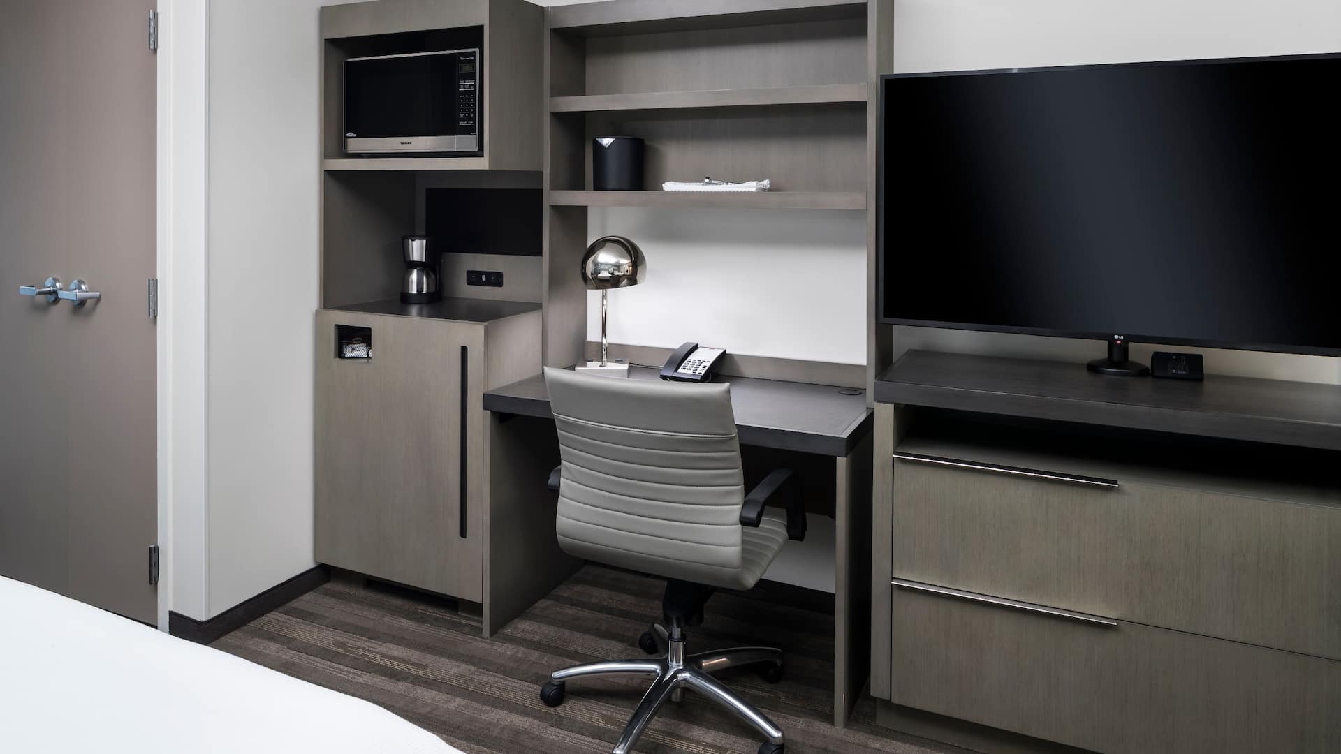 Hyatt House Tempe / Phoenix / University Den Guestroom with Two Queen Beds