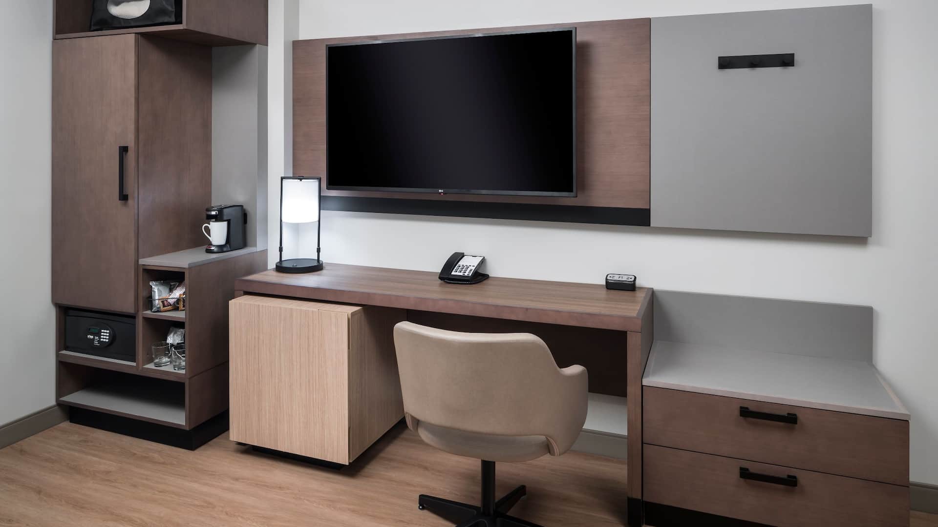 Hyatt Place Tempe / Phoenix / University King Bed Plus Sofa Bed