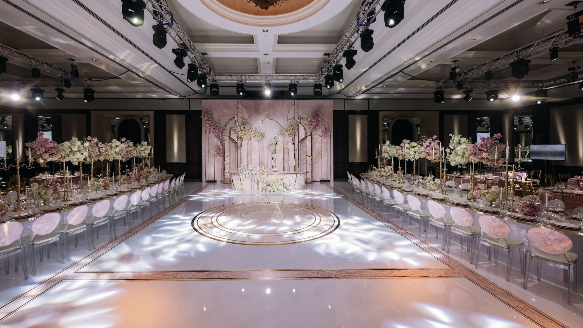 Hyatt Regency Belgrade Tables