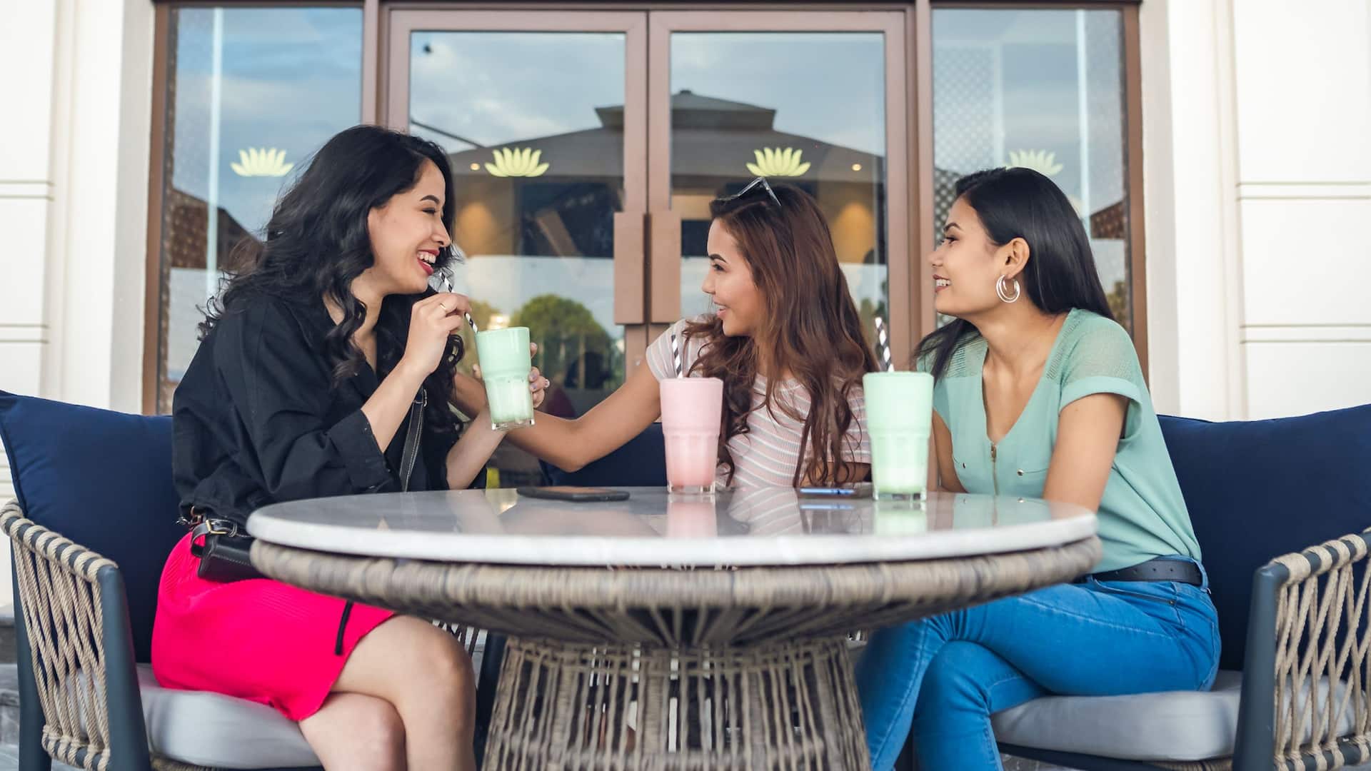 Hyatt Regency Kathmandu The Living Room Friends Having Fun