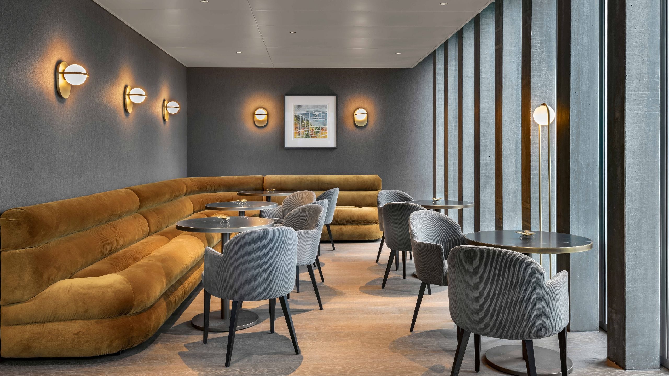 Hyatt Regency Zurich Airport The Circle Regency Lounge Tables