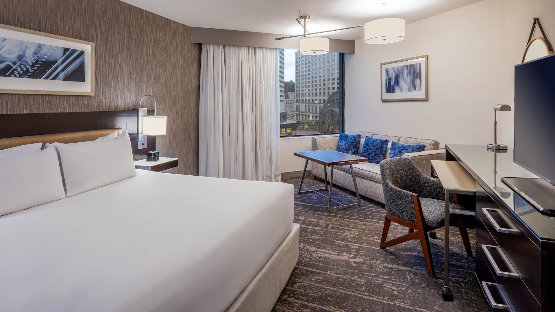 Hyatt Regency Indianapolis Standard King Guestroom