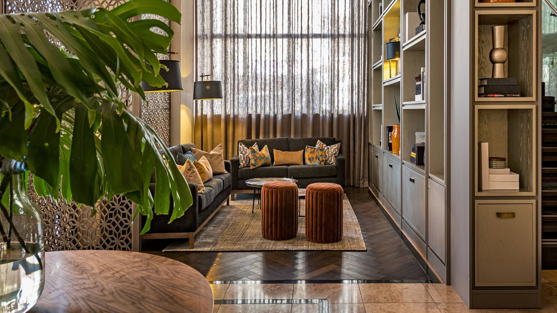 Hyatt Regency Cape Town Library