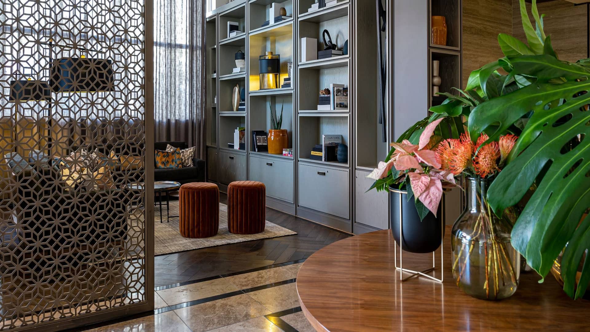 Hyatt Regency Cape Town Library