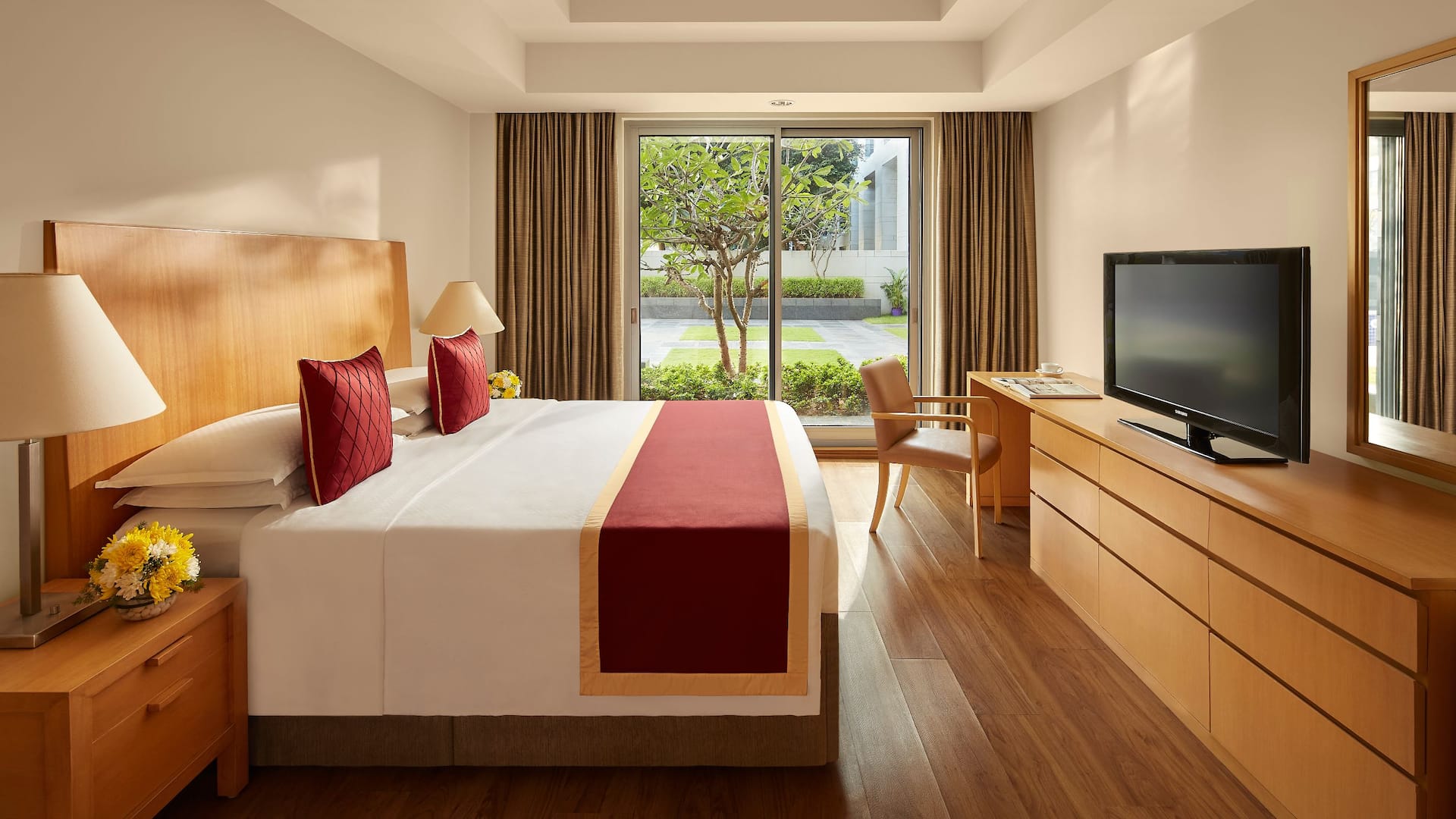 1 von 5 Grand Hyatt Mumbai Hotel & Residences Apartment One Bedroom