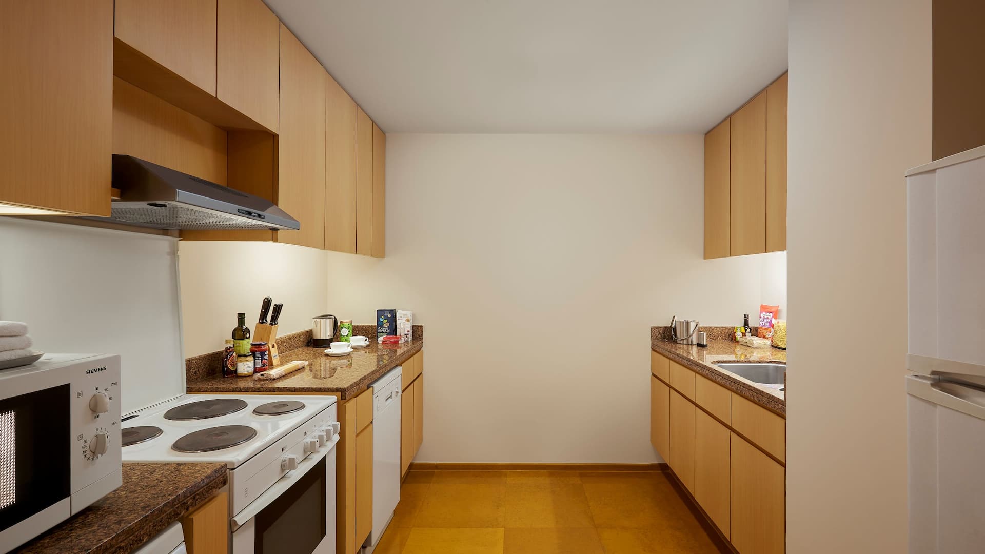 3 von 5 Grand Hyatt Mumbai Hotel & Residences Apartment One Bedroom Kitchen