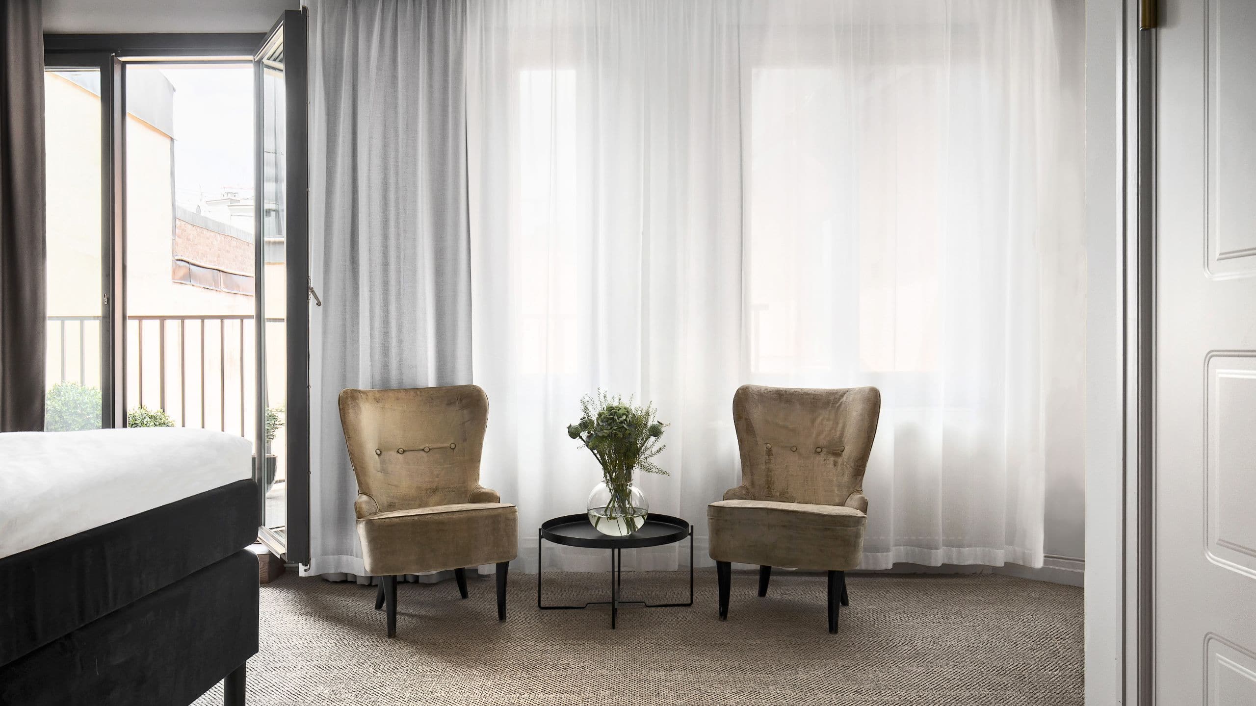 2 von 10 Story Hotel Riddargatan King Premium Guestroom with Balcony