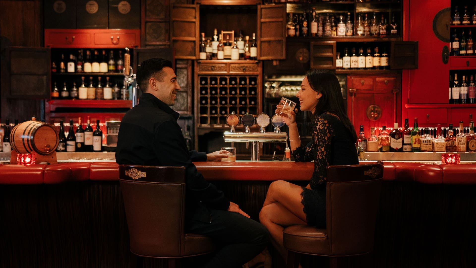 Hyatt Regency Hong Kong, Tsim Sha Tsui Chin Chin Bar Couple with Cocktail