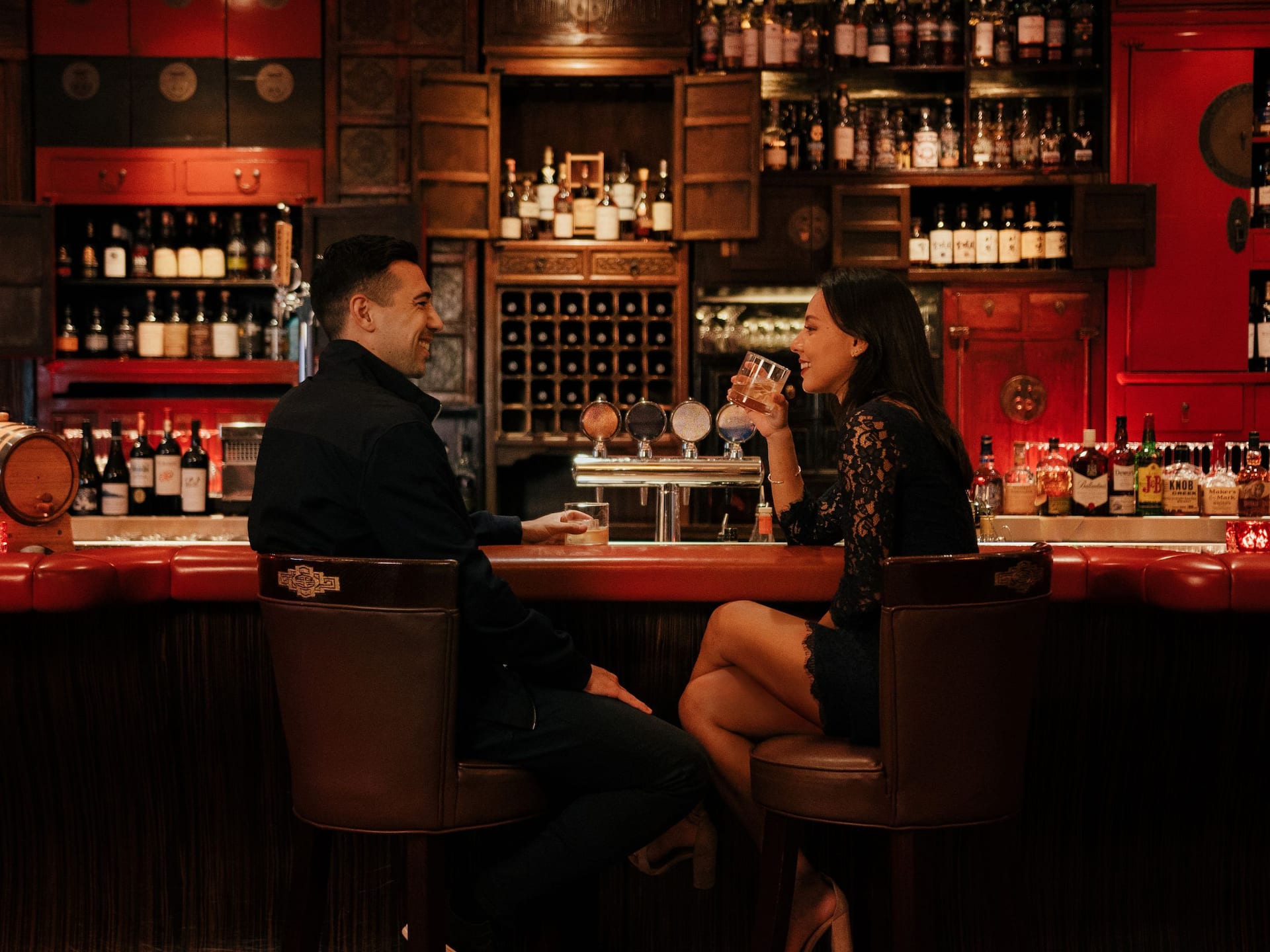 Hyatt Regency Hong Kong, Tsim Sha Tsui Chin Chin Bar Couple with Cocktail