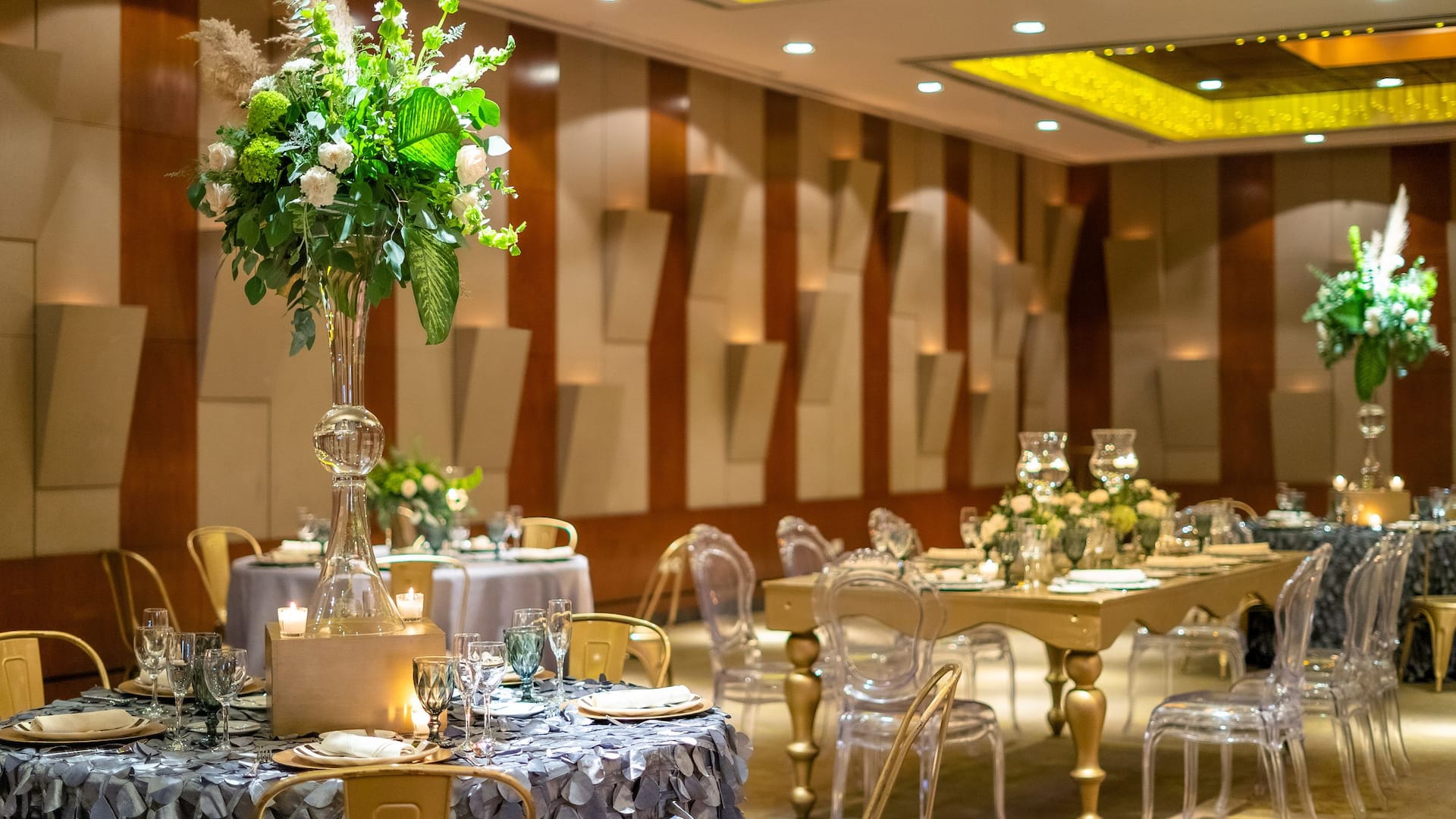 Hyatt Regency Villahermosa Gran Salon Weddings Table Gold