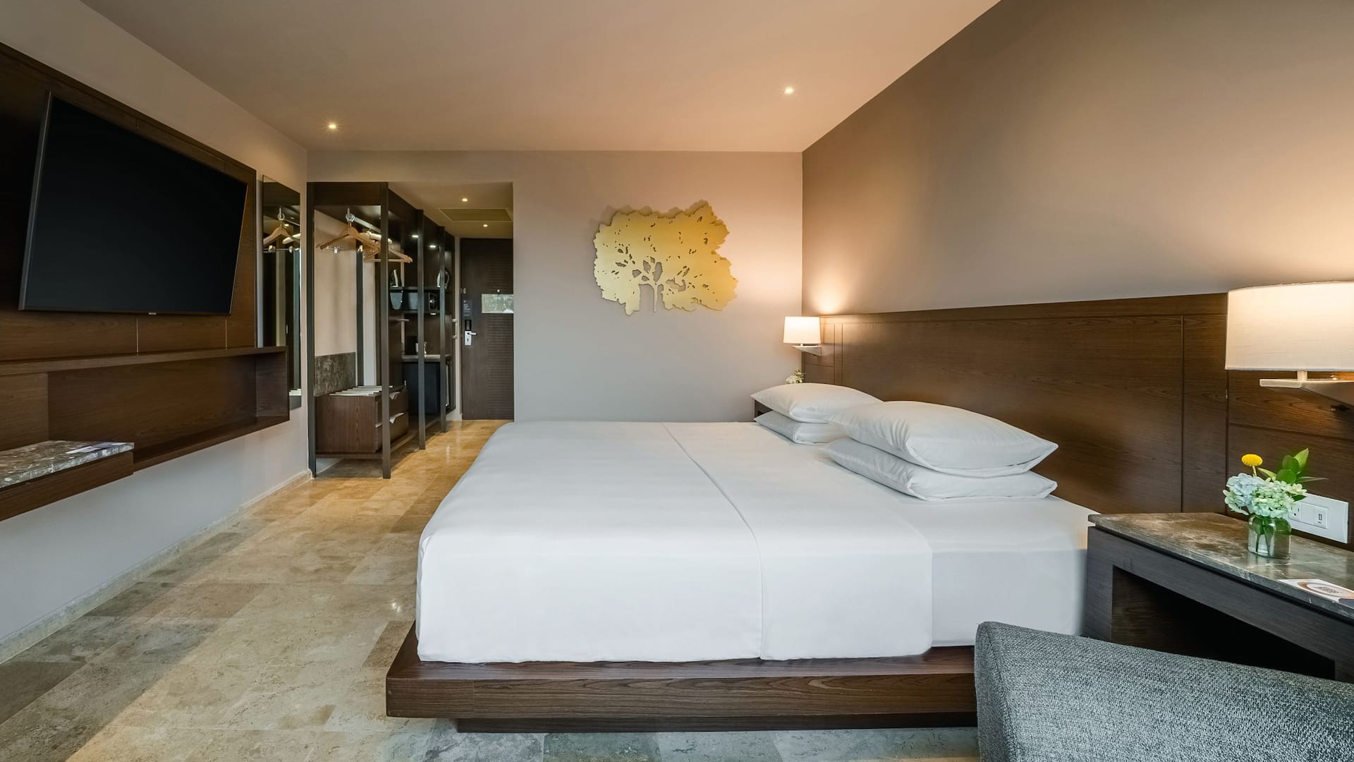 2 of 3 Hyatt Regency Villahermosa Standard Room King