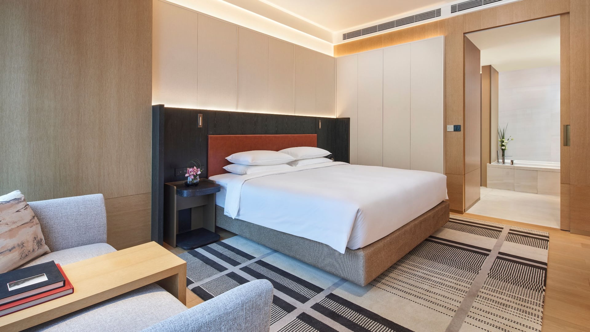Hyatt Regency Ningbo Hangzhou Bay Regency Suite Bedroom