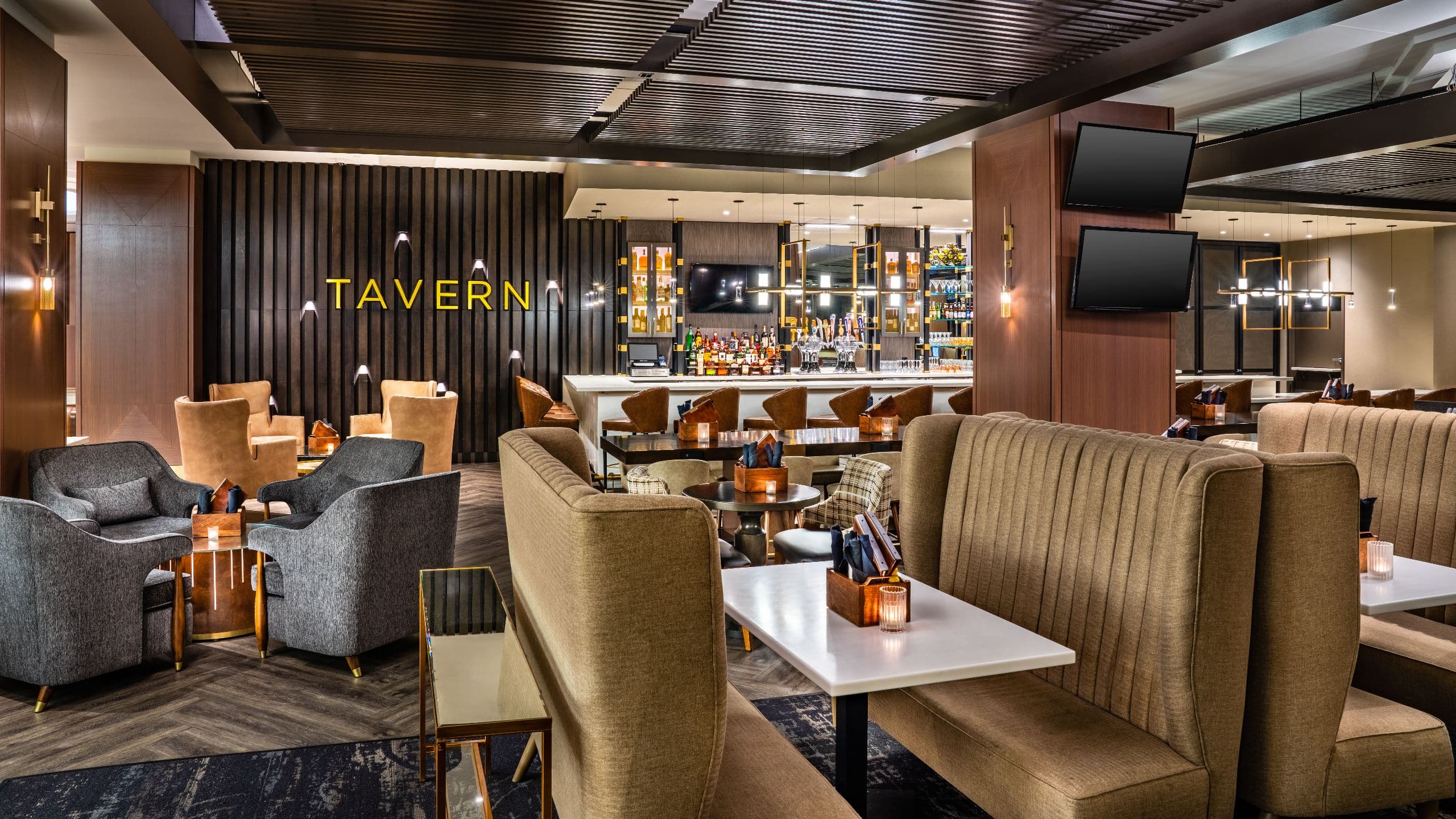 Downtown Jacksonville Restaurants Hyatt Regency Jacksonville   JAXRJ P172 Tavern Seating.16x9 