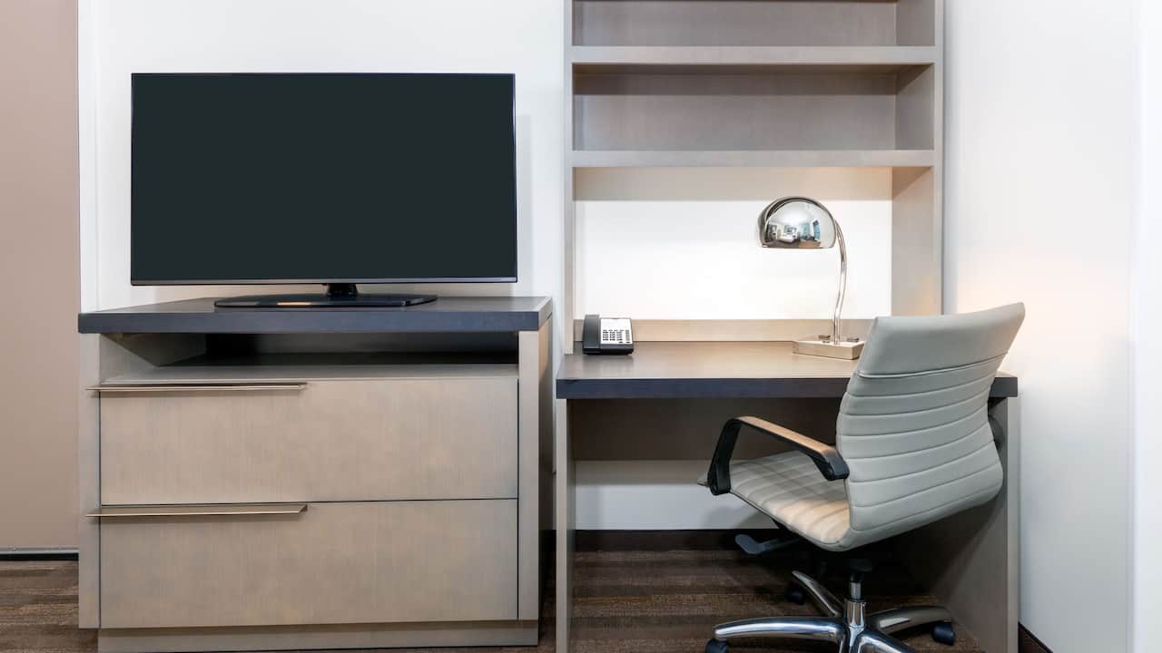 King Guestroom Den Desk