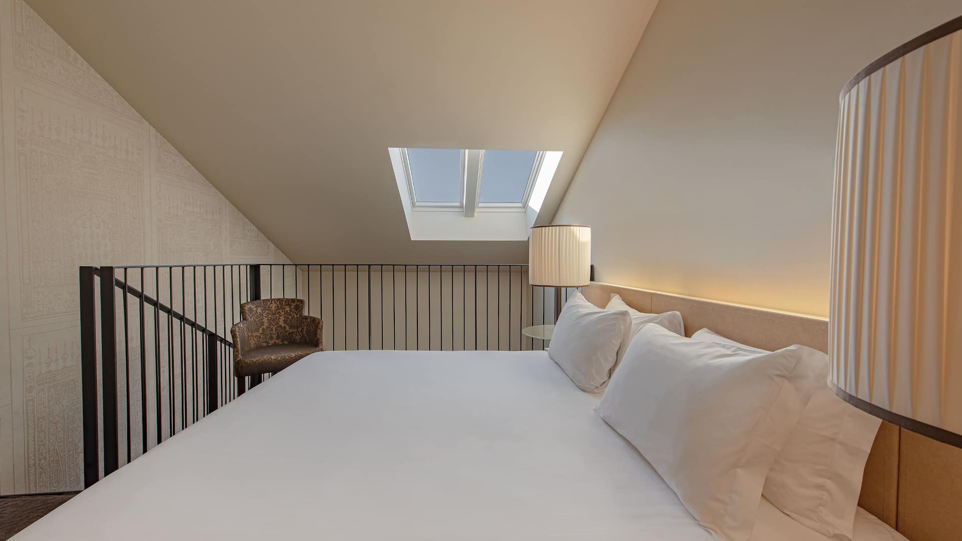 2 de 6 Hyatt Centric Murano Venice Duplex Suite Mezzanine