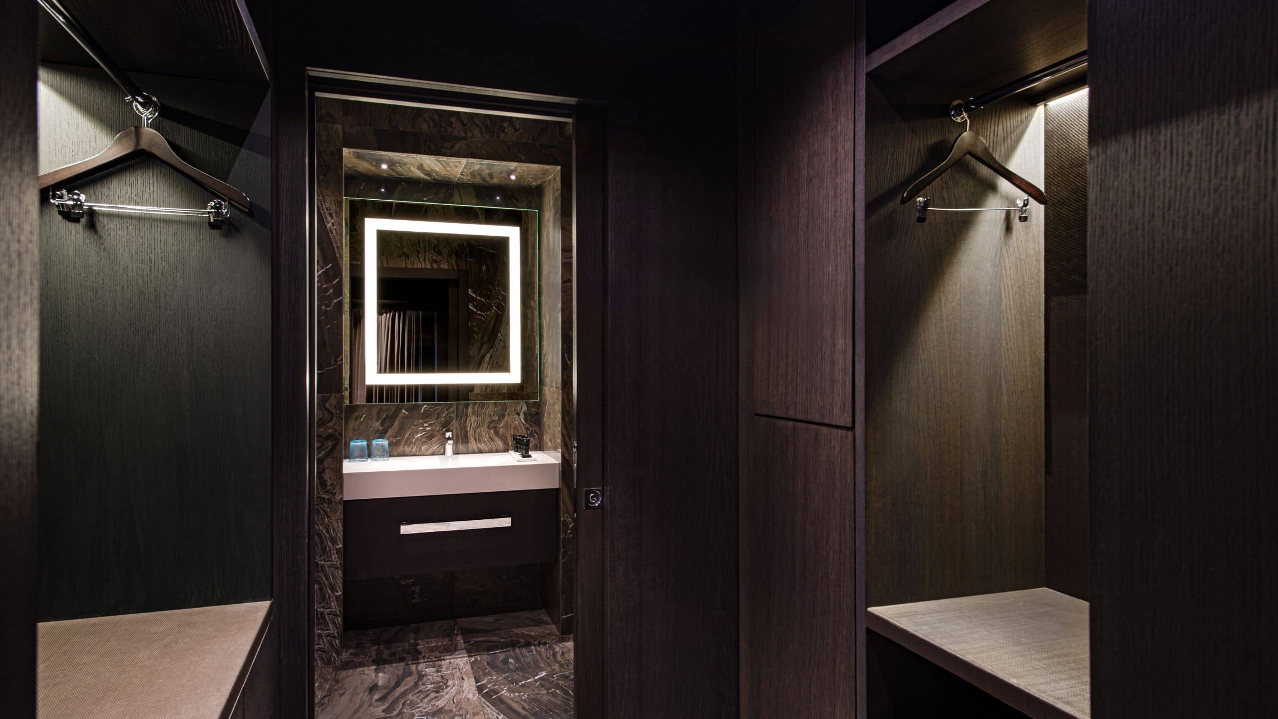 第 8，共 9 Hyatt Centric Murano Venice Grande Suite Walk In Closet
