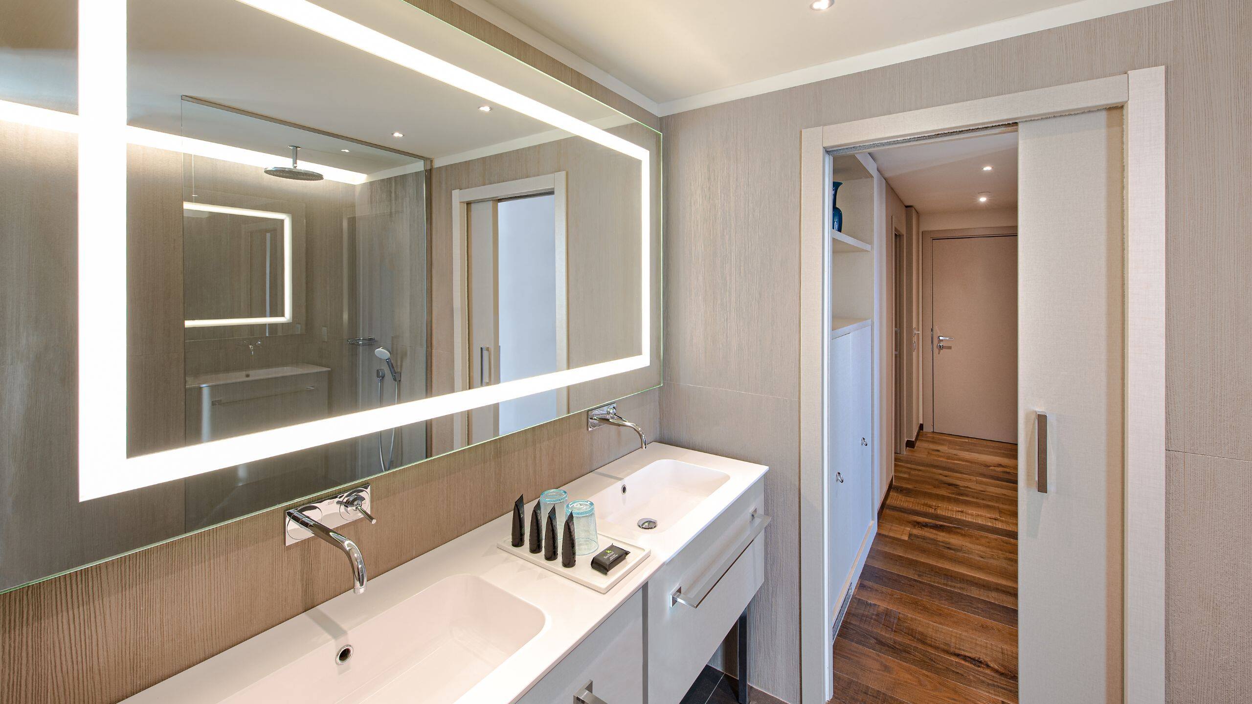 Hyatt Centric Murano Venice King Bed Junior Suite Bathroom