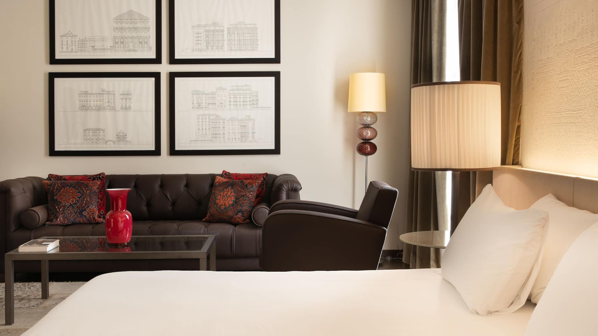 1 de 5 Upgrade your stay at boutique hotel Hyatt Centric Murano Venice to one of our suites with spectacular views of the Canal Grande of Murano.