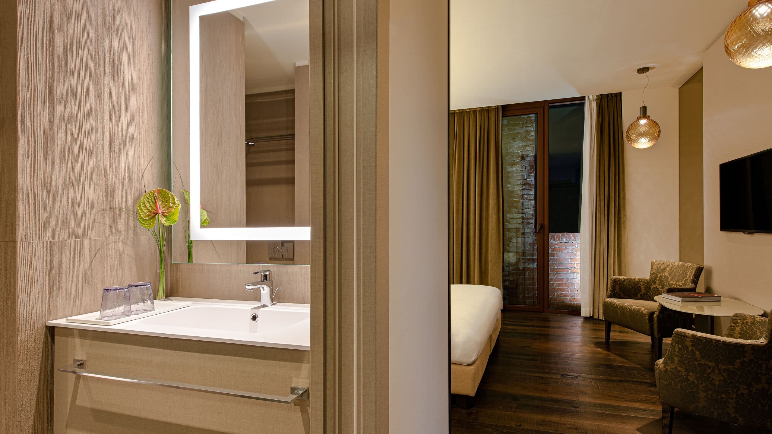 第 2，共 5 Hyatt Centric Murano Venice King Bed Room