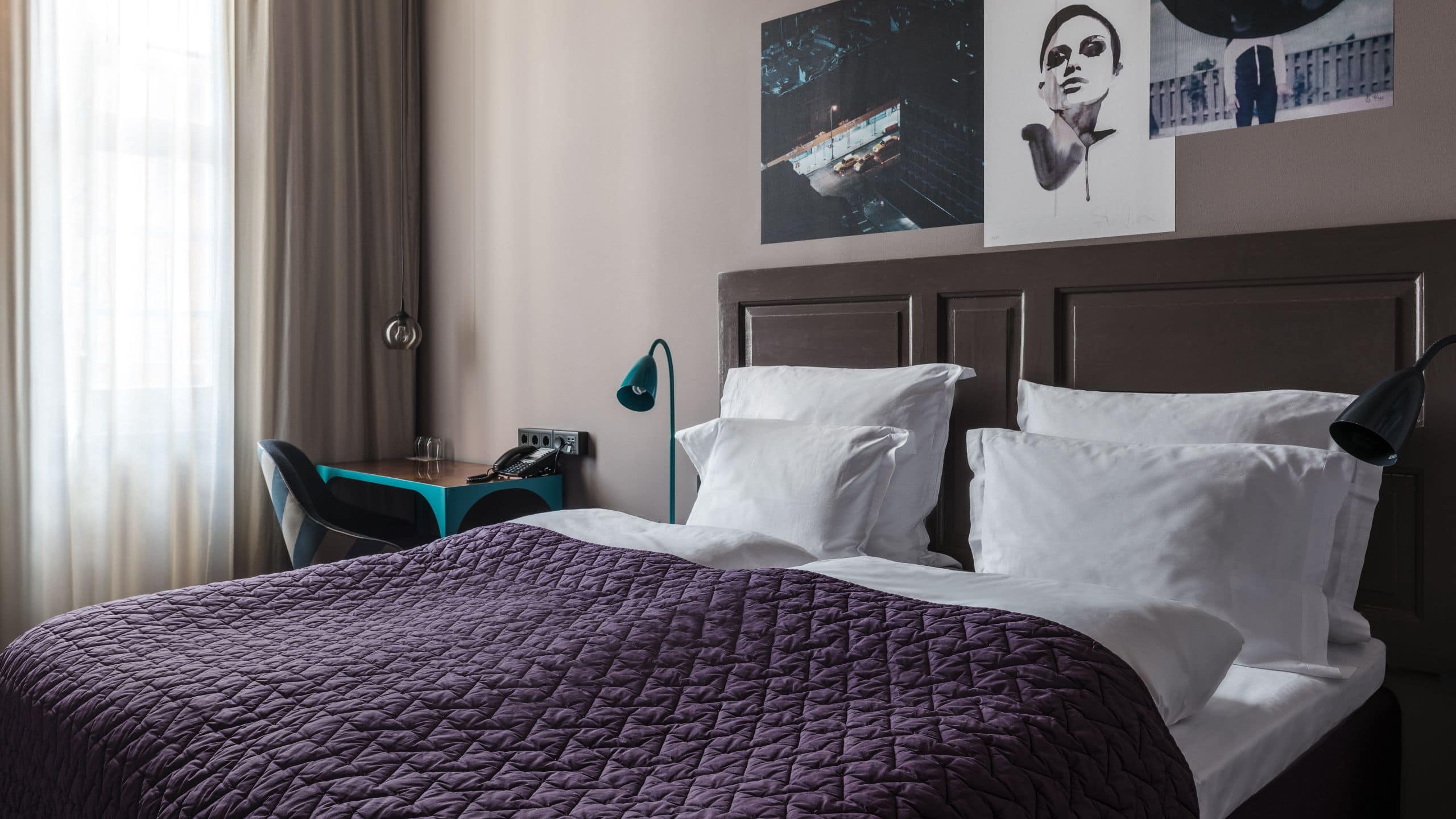 3 von 7 Story Hotel Signalfabriken Twin Bed Guestroom