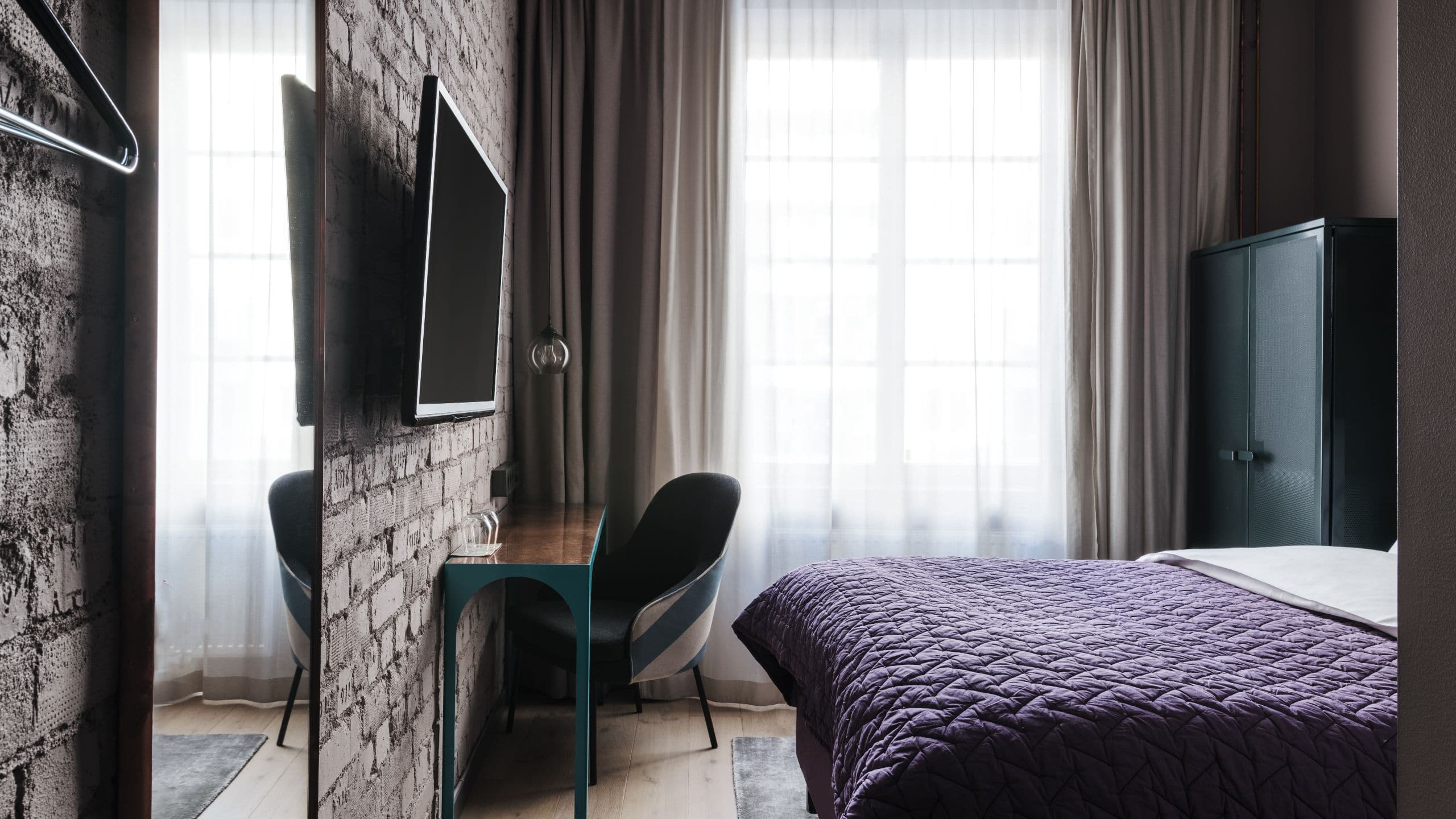 3 de 6 Story Hotel Signalfabriken Double Bed Guestroom