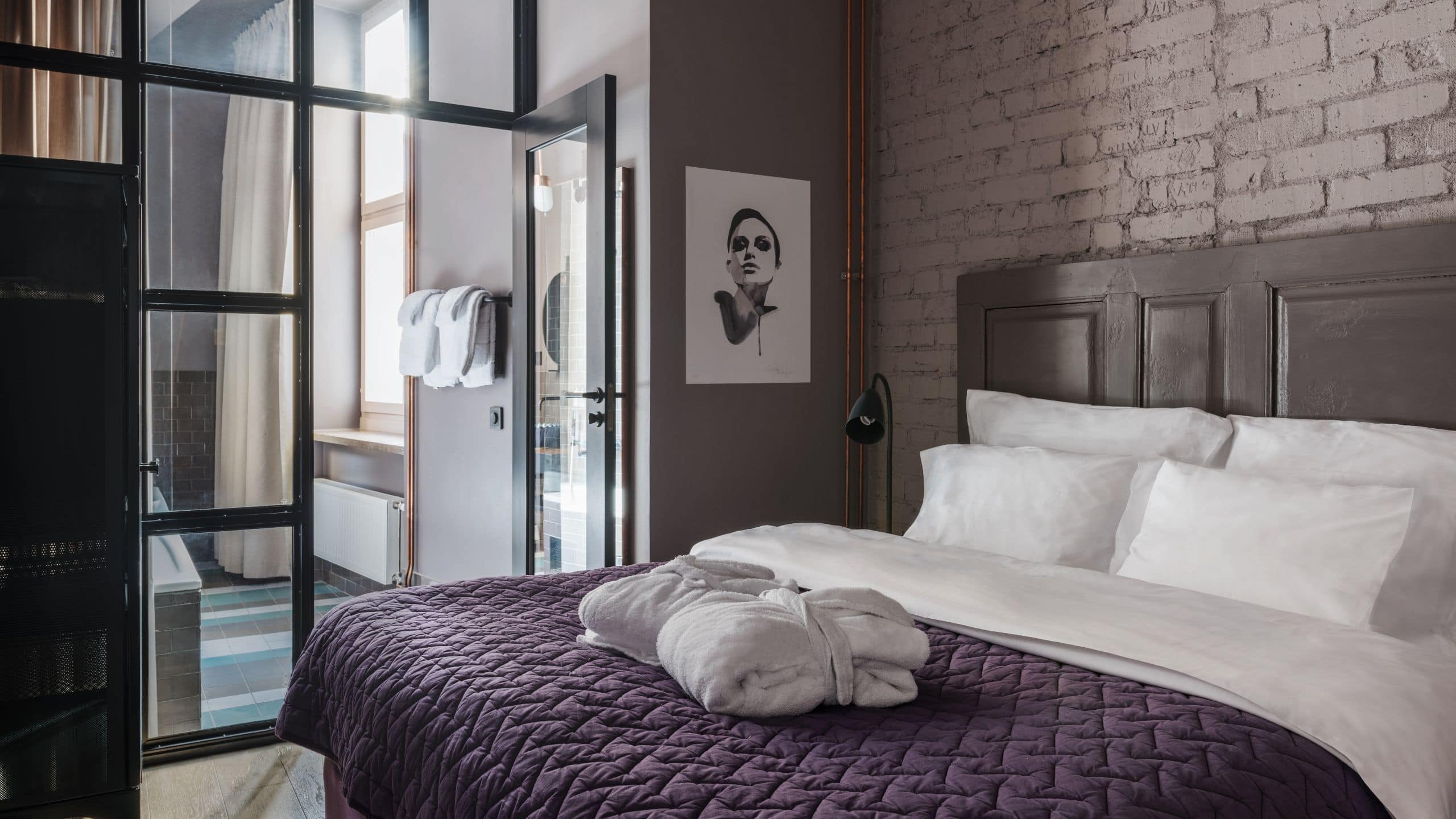 2 von 6 Story Hotel Signalfabriken Queen Deluxe Guestroom