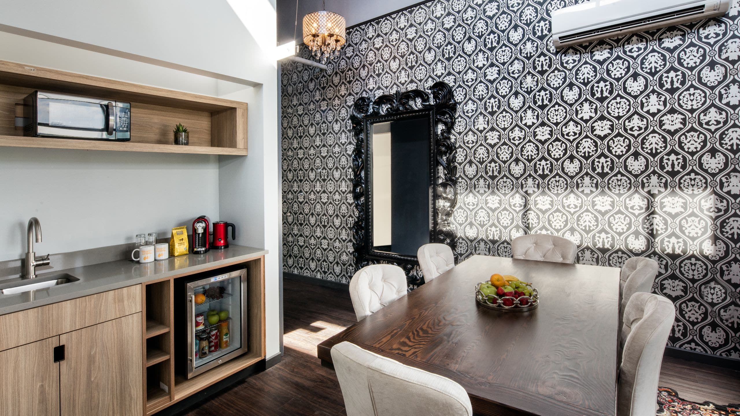 Hotel Nyack One King Bed Balcony Suite Kitchen