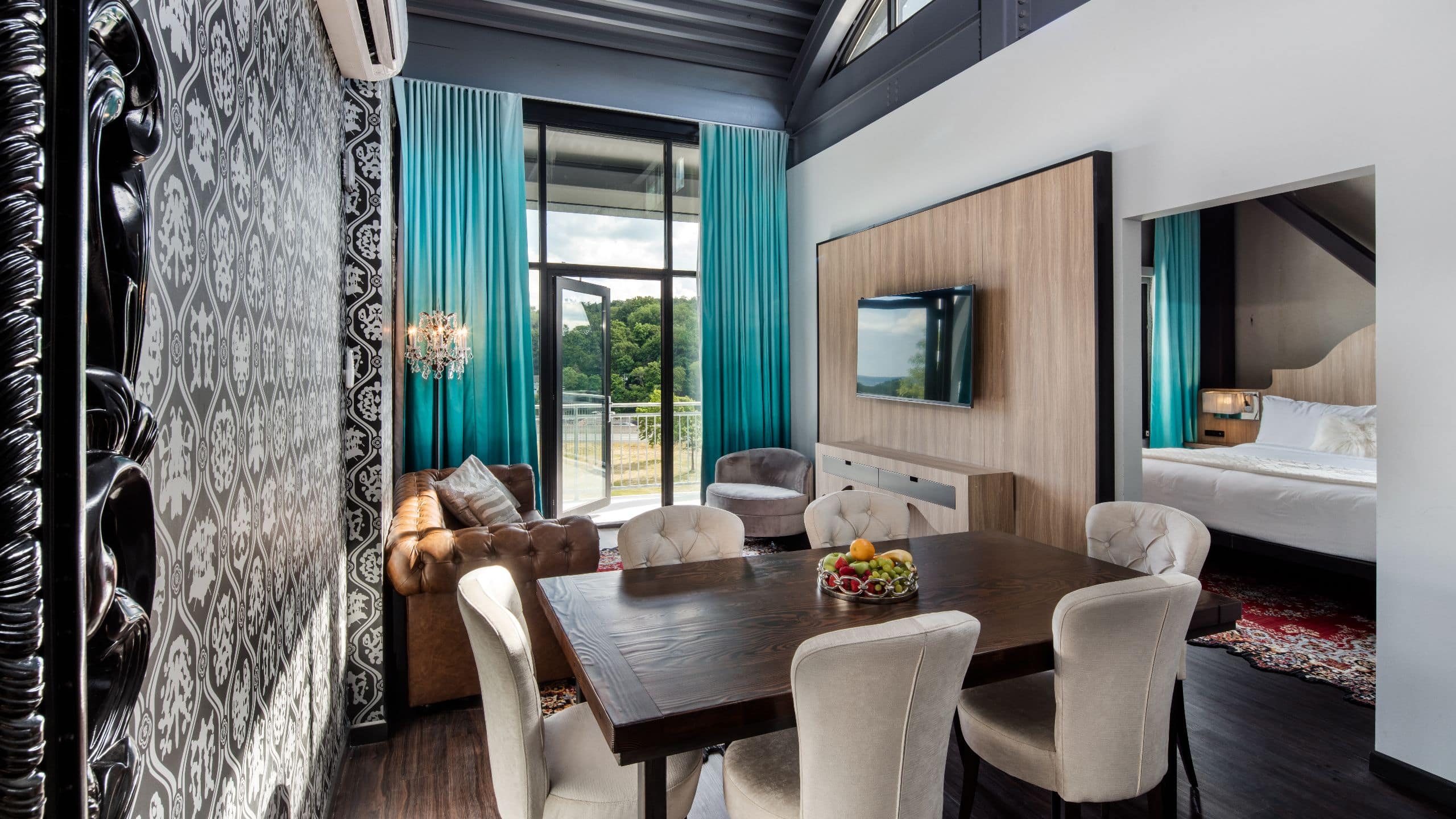 Hotel Nyack One King Bed Balcony Suite Living Room
