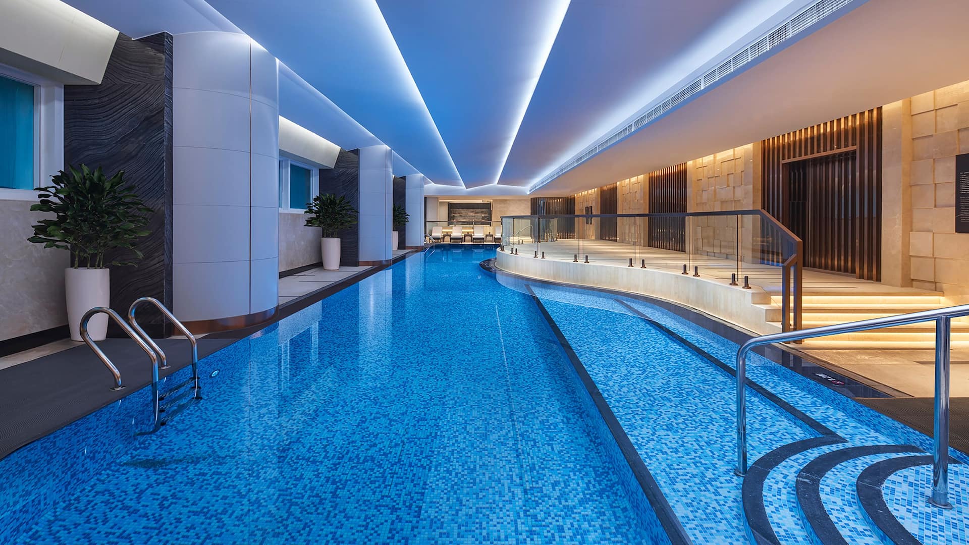 Hyatt Regency Metropolitan Chongqing Swimming Pool