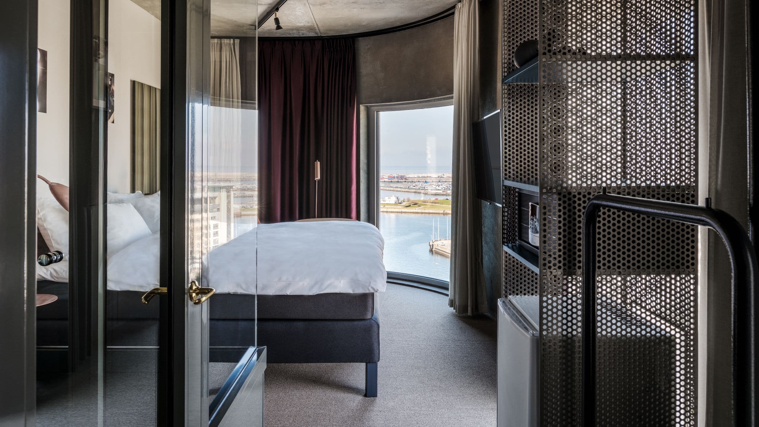 4/5 Story Hotel Studio Malmo King Deluxe Ocean View Guestroom