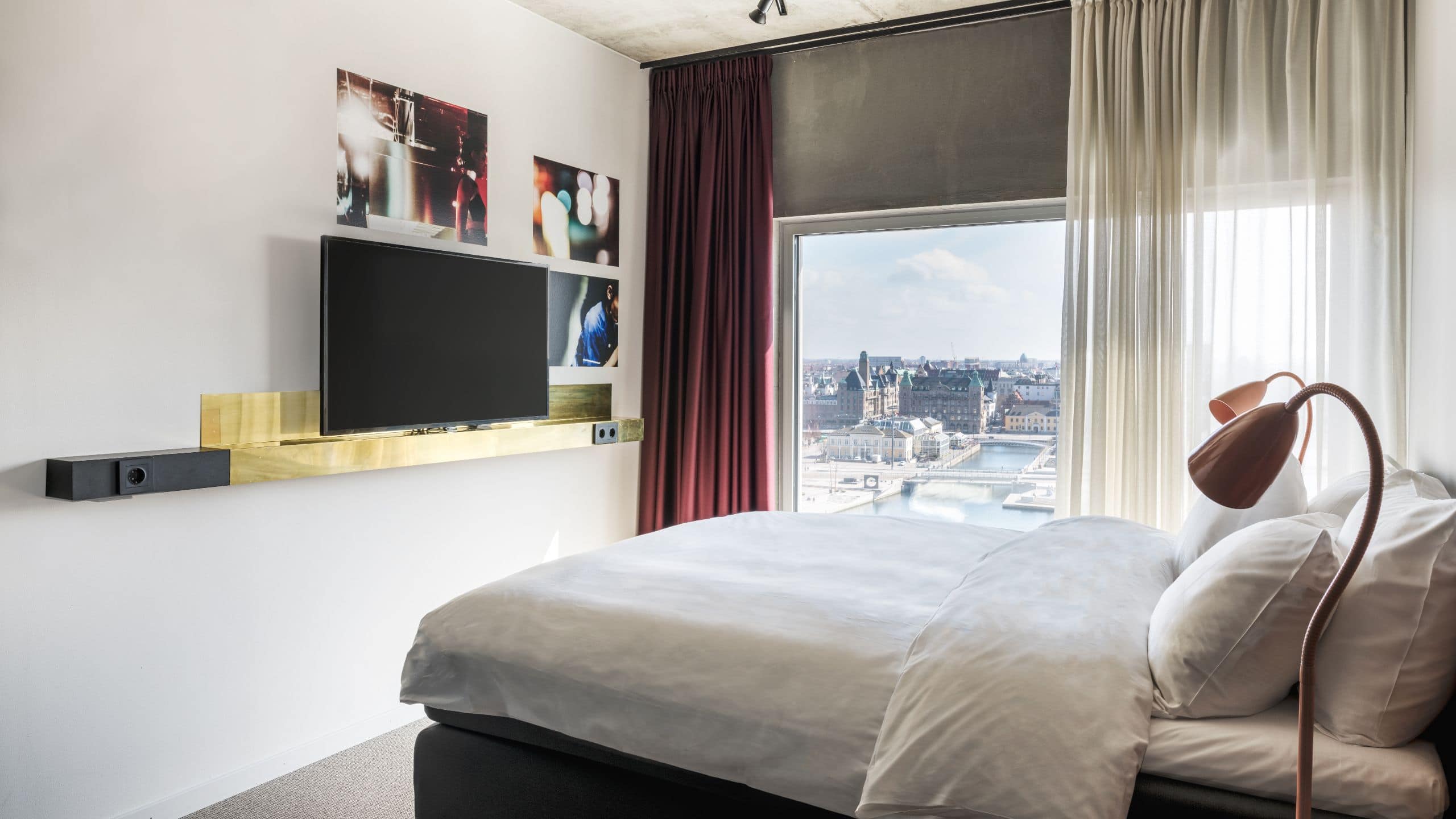 Story Hotel Studio Malmo Queen City View Guestroom Bed