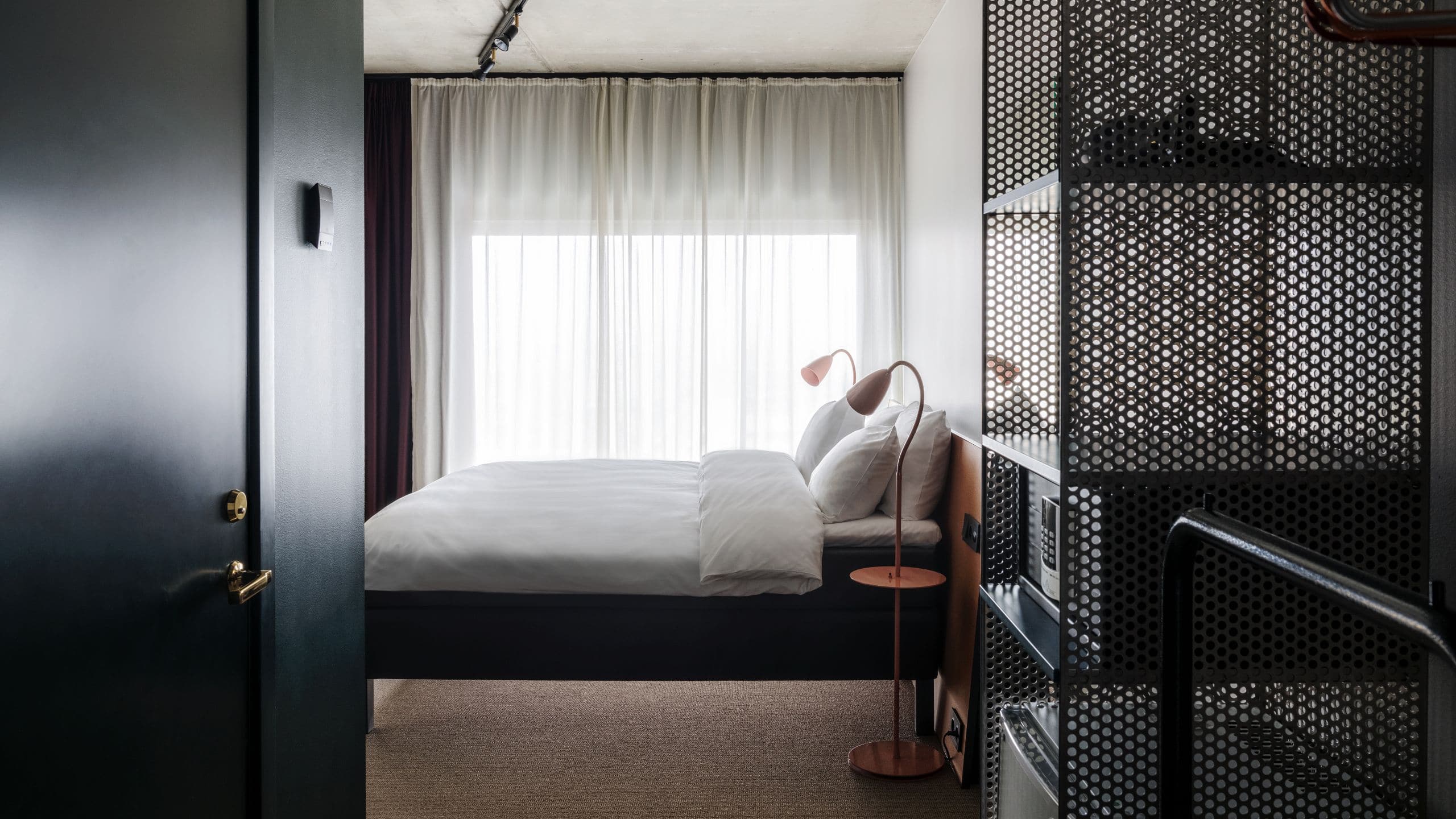 3/5 Story Hotel Studio Malmo Queen City View Guestroom Entry