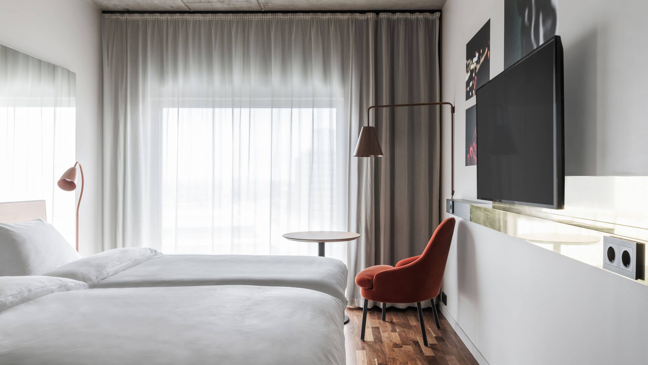 3/5 Story Hotel Studio Malmo Twin Beds City View Guestroom