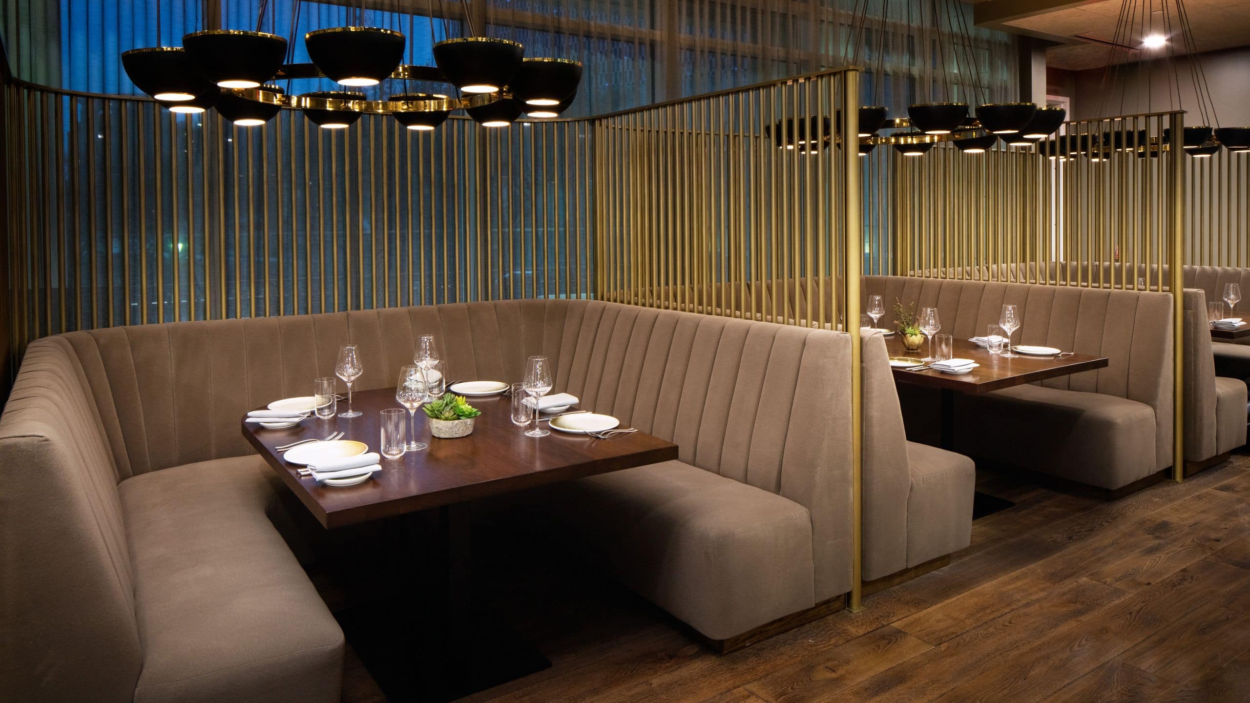 Thompson San Antonio – Riverwalk Landrace Booth Seating
