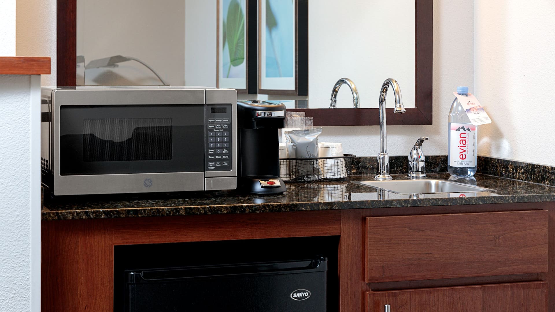 Hyatt Place Nashville/Brentwood Guestroom Microwave and Minifridge
