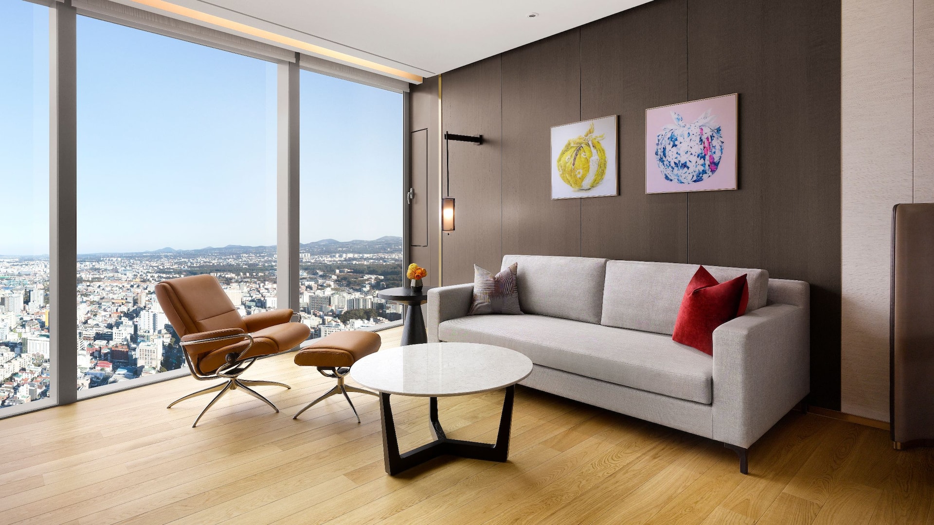 2 de 3 Grand Hyatt Jeju Guestroom City View Sitting Area Sofa