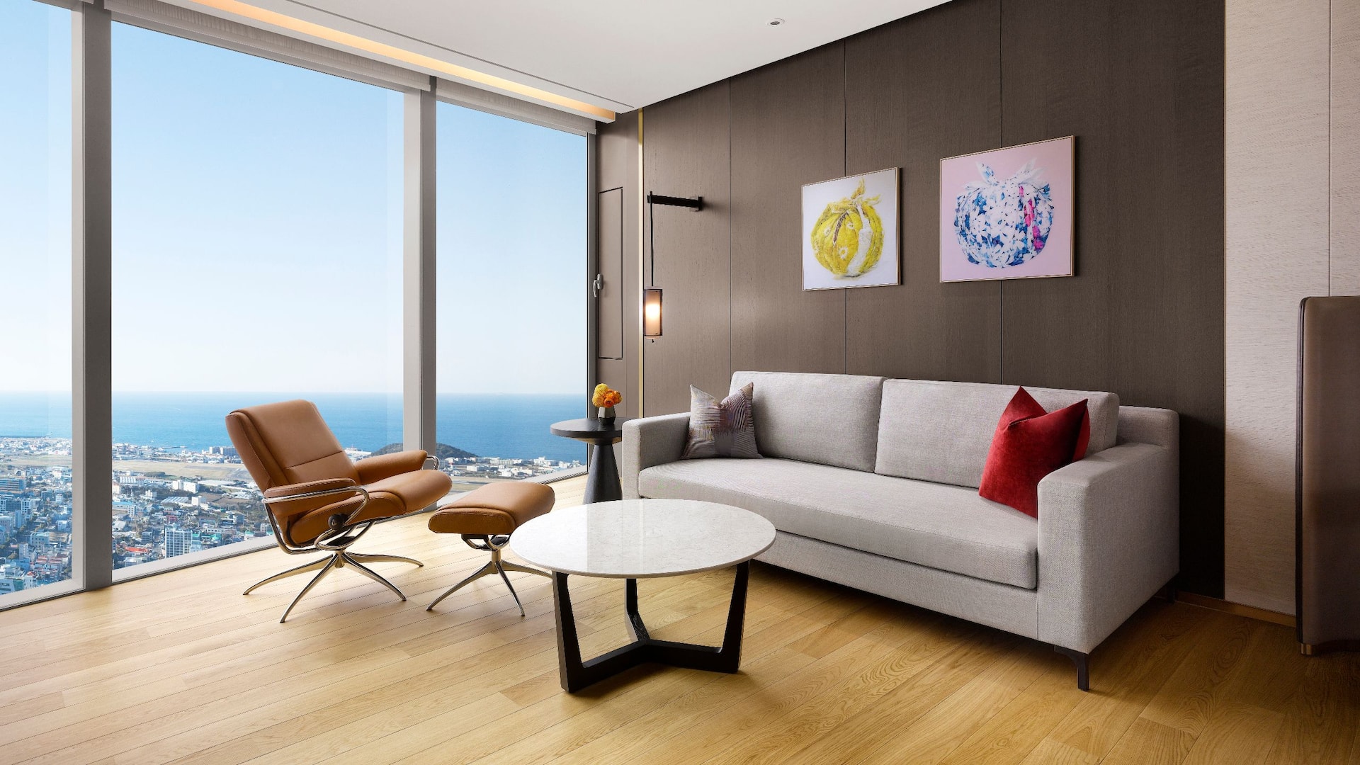 2 de 3 Grand Hyatt Jeju Guestroom Sea View Sitting Area Sofa