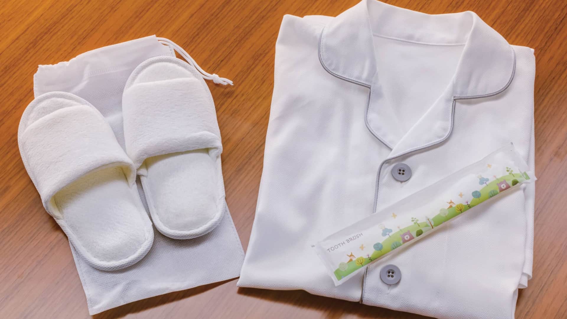 3 von 3 Hyatt Regency Tokyo Bay Kids Pajamas and Slippers
