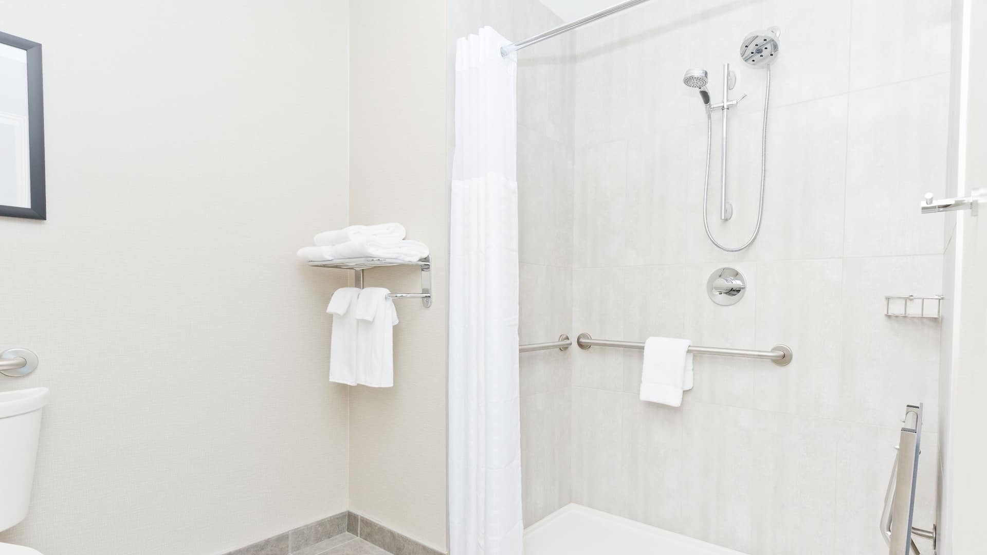 2/2 Hyatt Place Kelowna Accessible Bathroom Shower