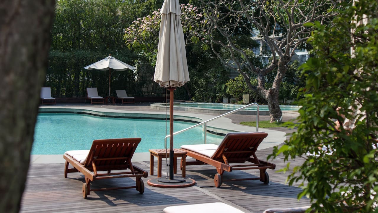 Pool Seating 