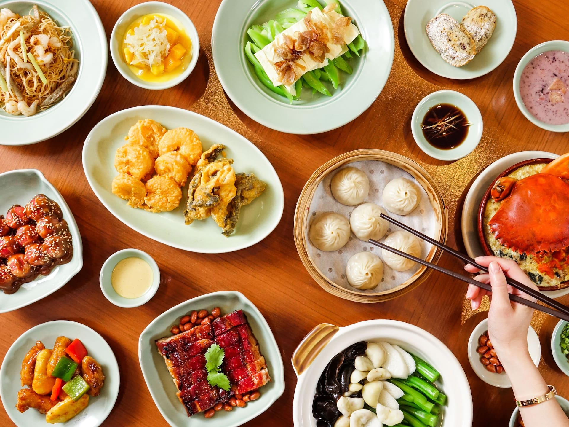 Hyatt Regency Hong Kong, Sha Tin Dishes Overhead