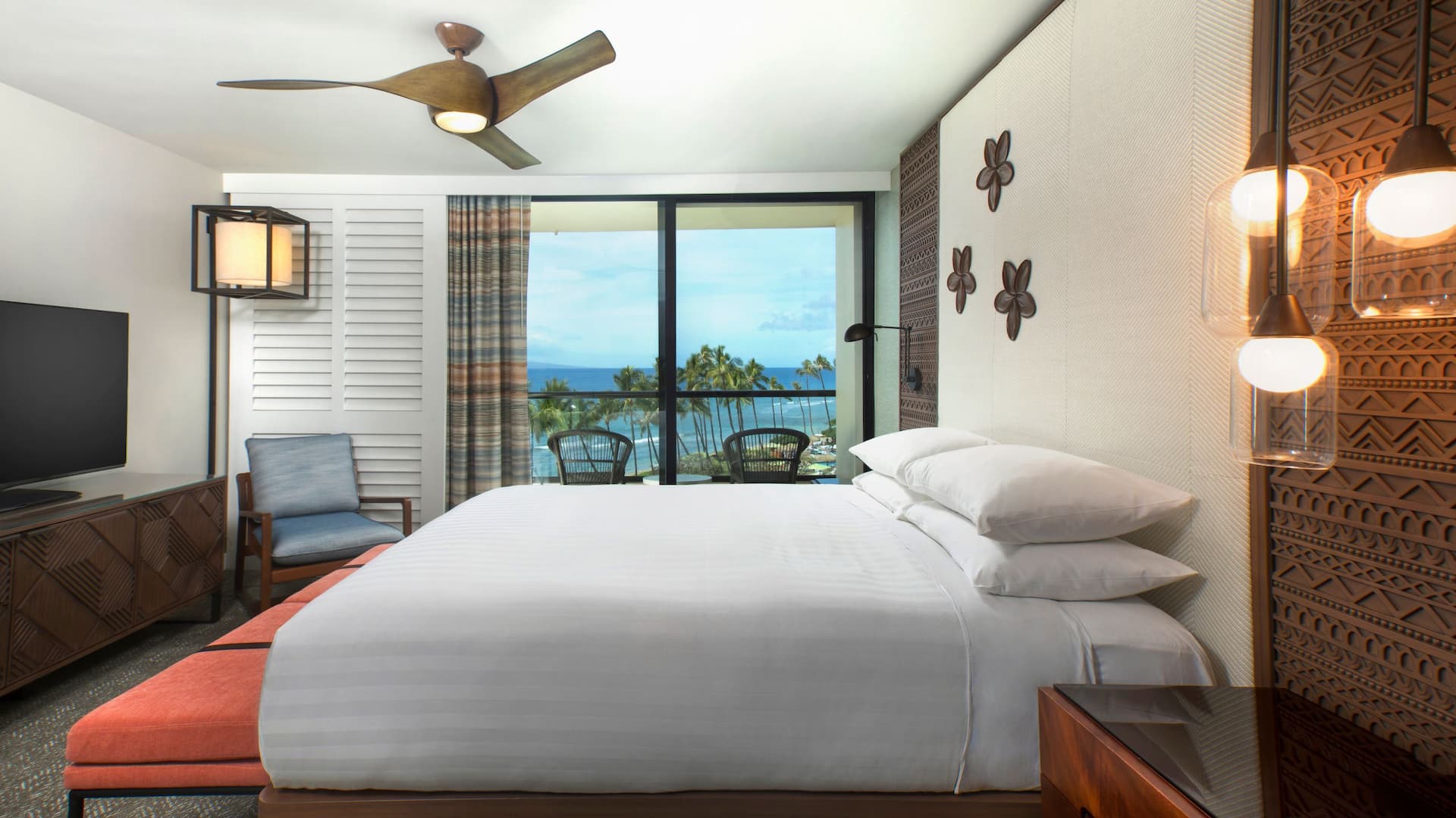 3/5 Hyatt Regency Maui Resort and Spa Deluxe Ocean Suite King Bedroom