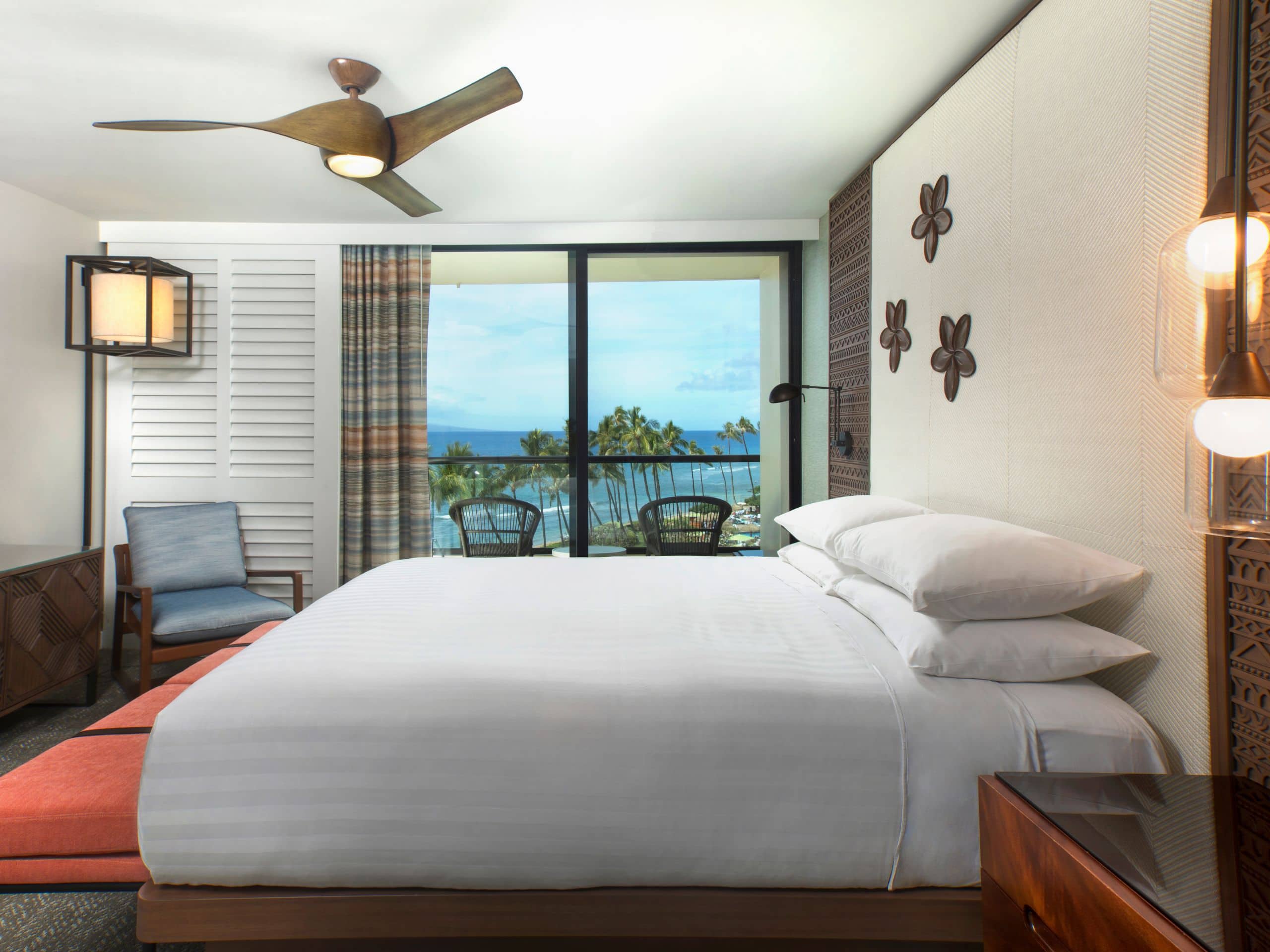 Hotel suite near the ocean in Maui