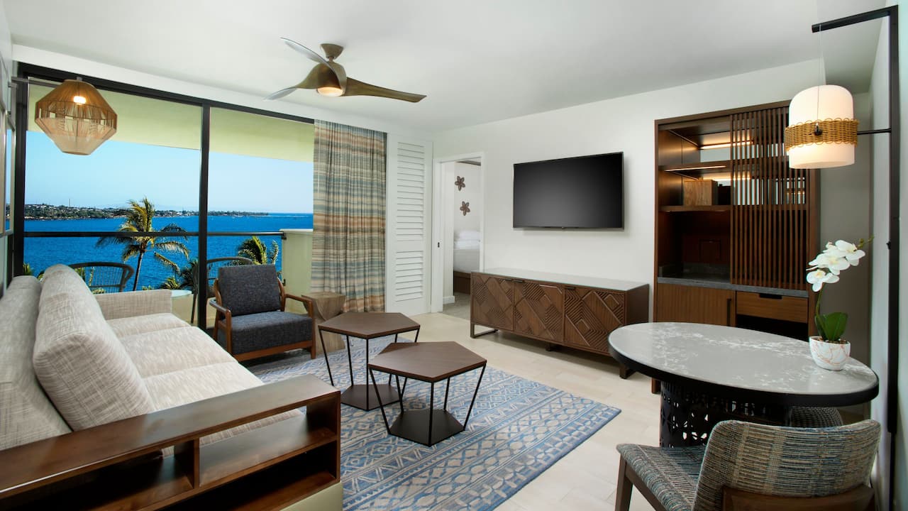 Oceanfront Suite living room with private lanai