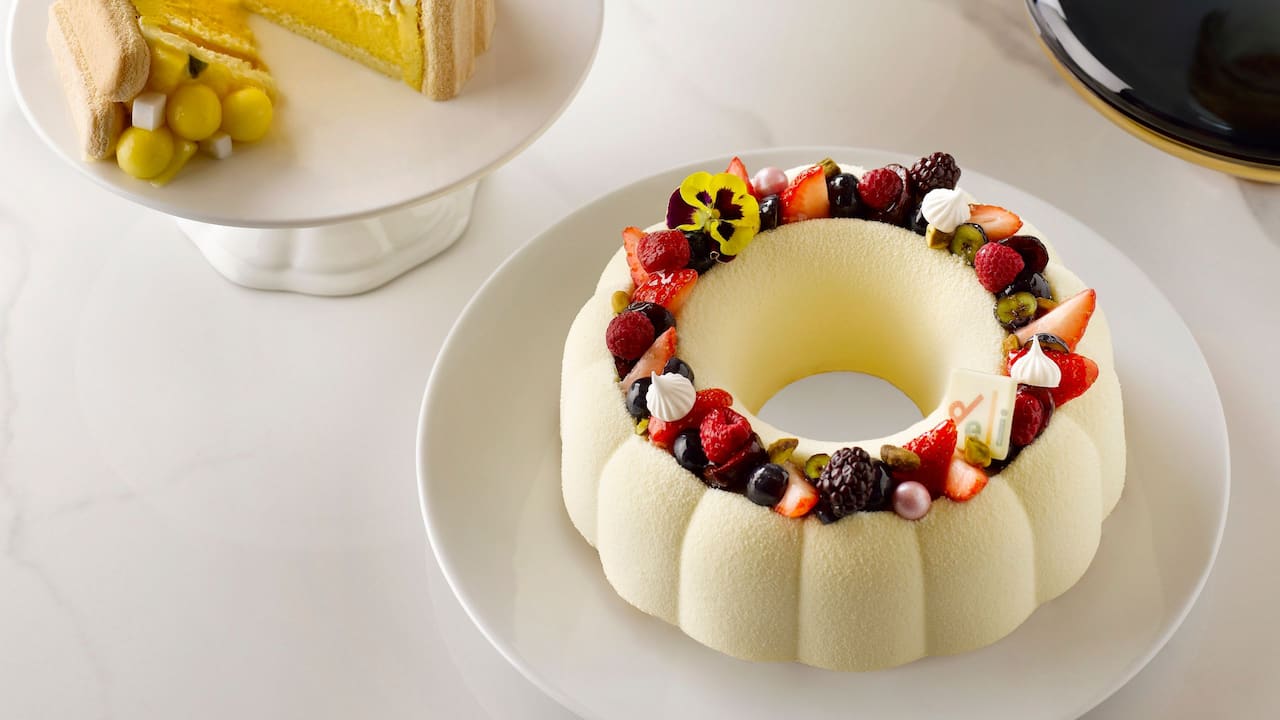 https://assets.hyatt.com/content/dam/hyatt/hyattdam/images/2021/03/05/1951/CJUGH-P083-Deli-Whole-Cake-Selection.jpg/CJUGH-P083-Deli-Whole-Cake-Selection.16x9.jpg?imwidth=1280